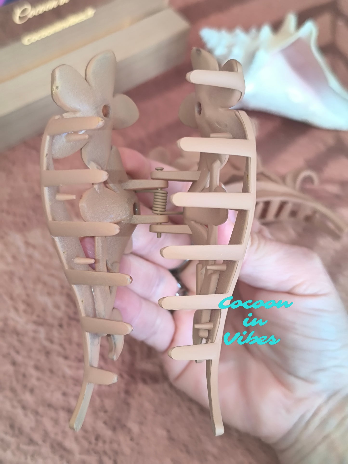 Grande pince à cheveux Duo de Fleurs – Coloris Caramel (11,5 cm x 5,5 cm)