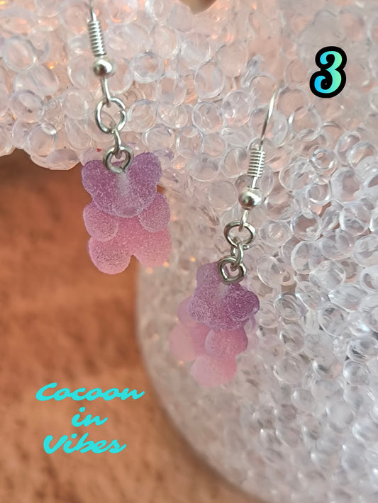 Boucles d’oreilles oursons “acidulés” n°3 – Violet → Rose (effet sucre givré)