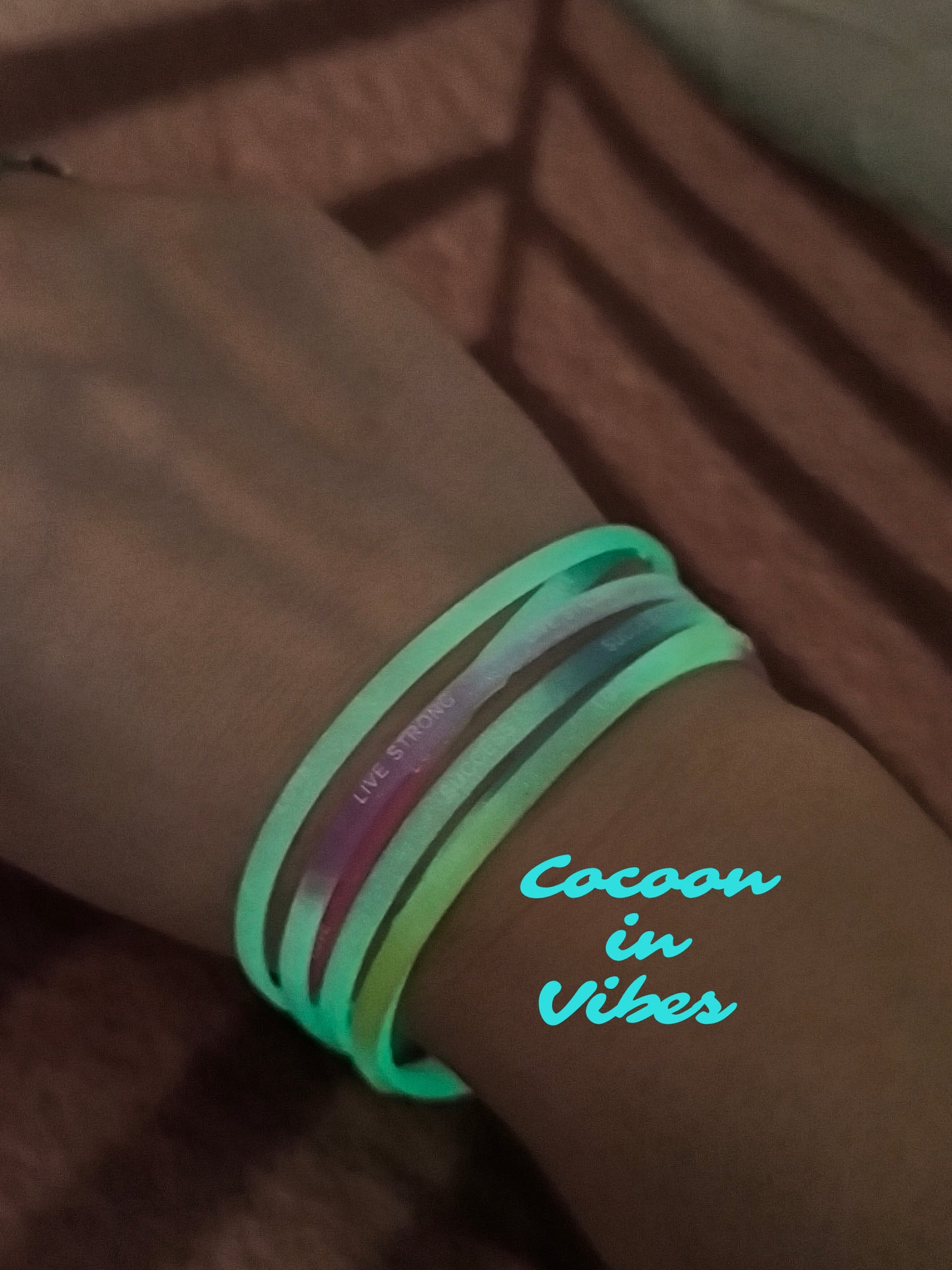 Lot de 5 Bracelets Good Vibes Phosphrescents