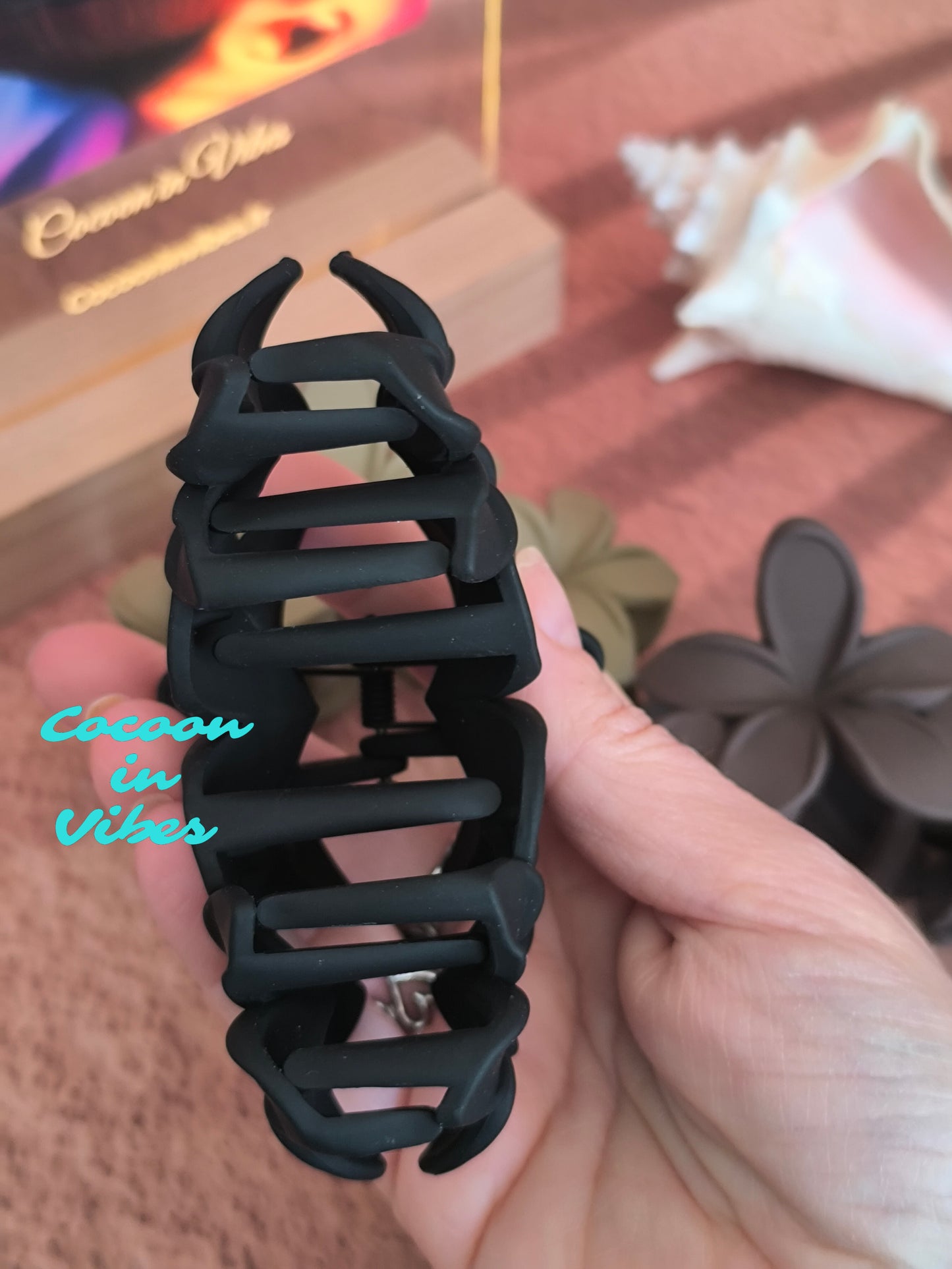 Grande pince à cheveux Trio de Monoï – Coloris Cappuccino, Chocolat ou Ébène (11 cm x 7 cm)