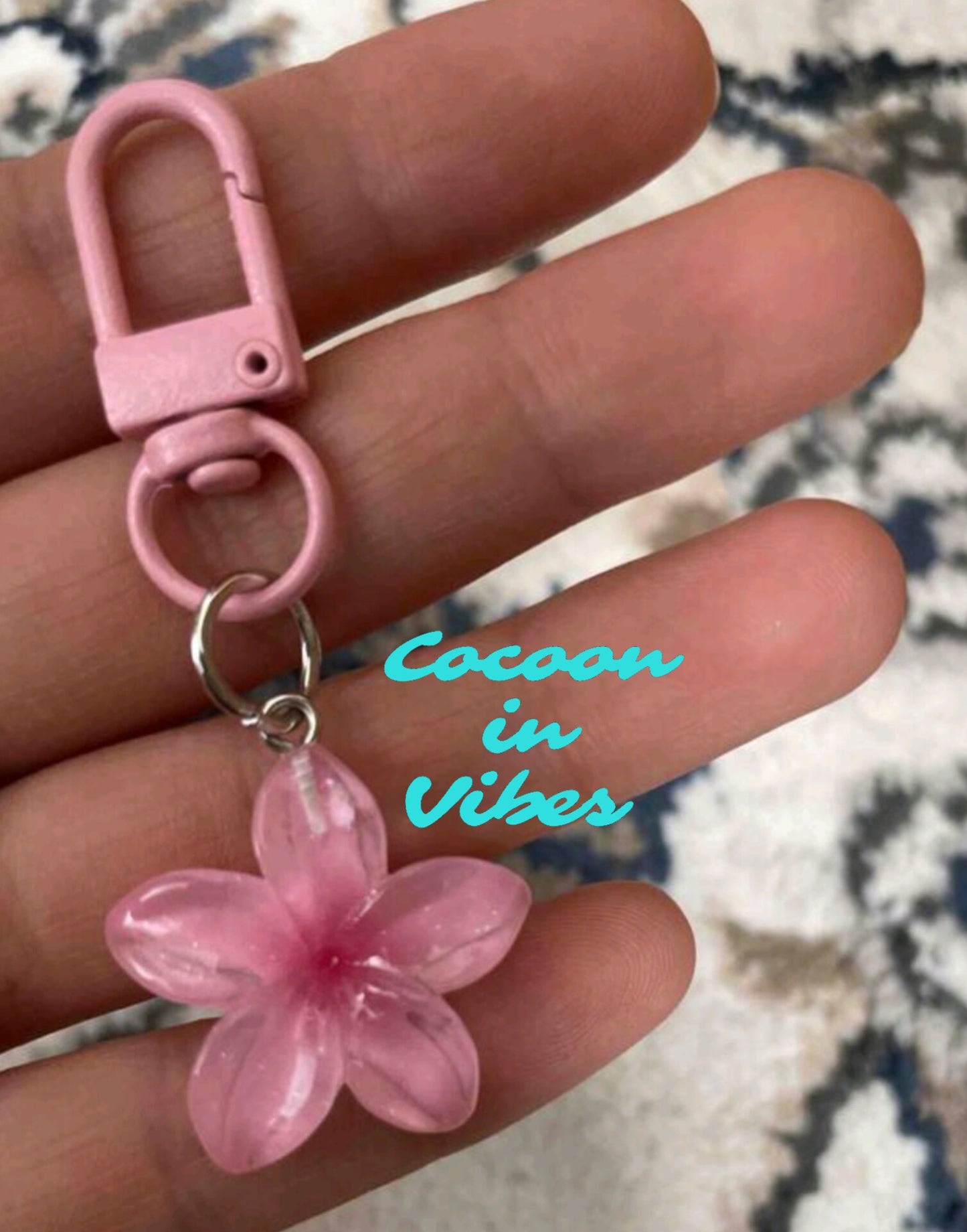 Bijou de Sac / Porte-Clés Fleur de Monoï – L’essence des iles toujours avec vous