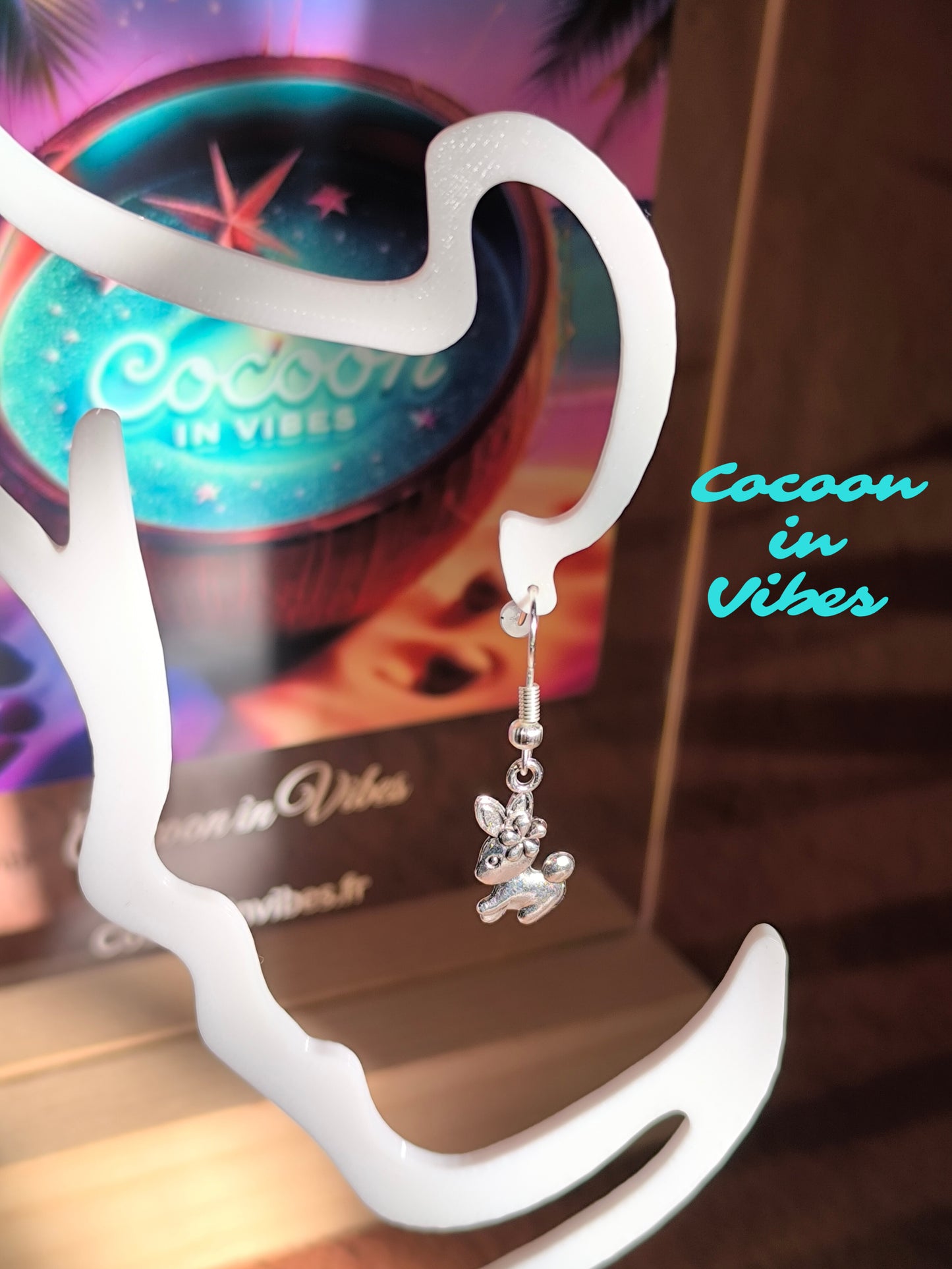 Boucles d’oreilles artisanales Lapin Printanier – Création Cocoon in Vibes ÉDITION LIMITÉE – Acier inoxydable hypoallergénique