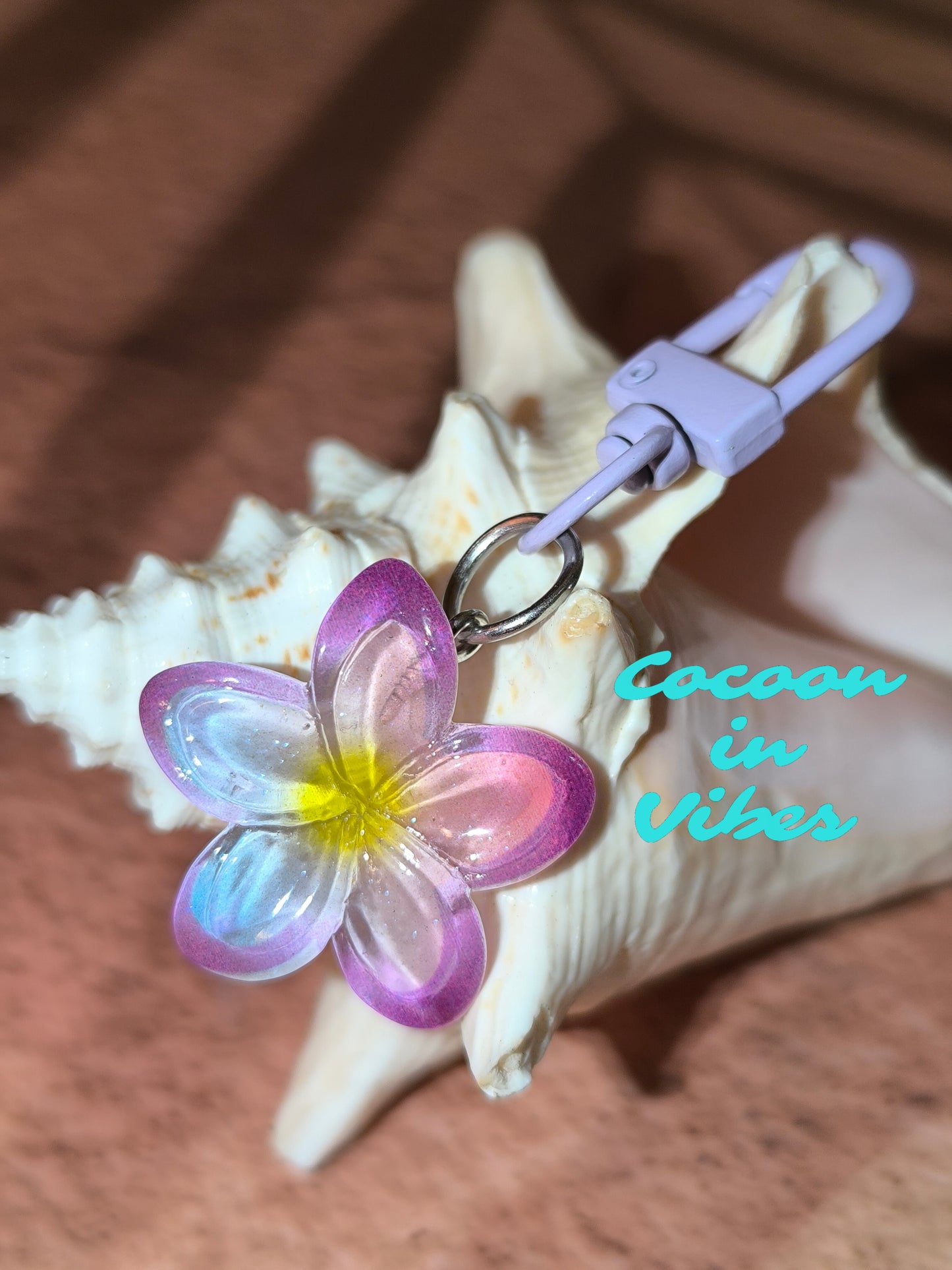 Bijoux de sac / Porte-clés Fleur de Monoï Multicolore - Éclat des îles au bout de vos clés
