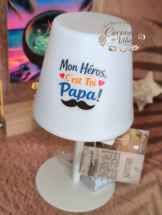 Petite Lampe LED Multicolore rechargeable Papa "Mon Héros, C'est Toi Papa !" – Création Artisanale Exemplaire Unique