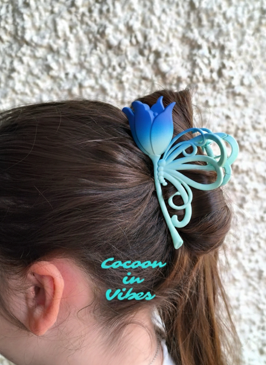 Grande pince à cheveux Papillon Tulipe – Dégradé bleu profond & bleu clair turquoise (11 cm x 5,5 cm)