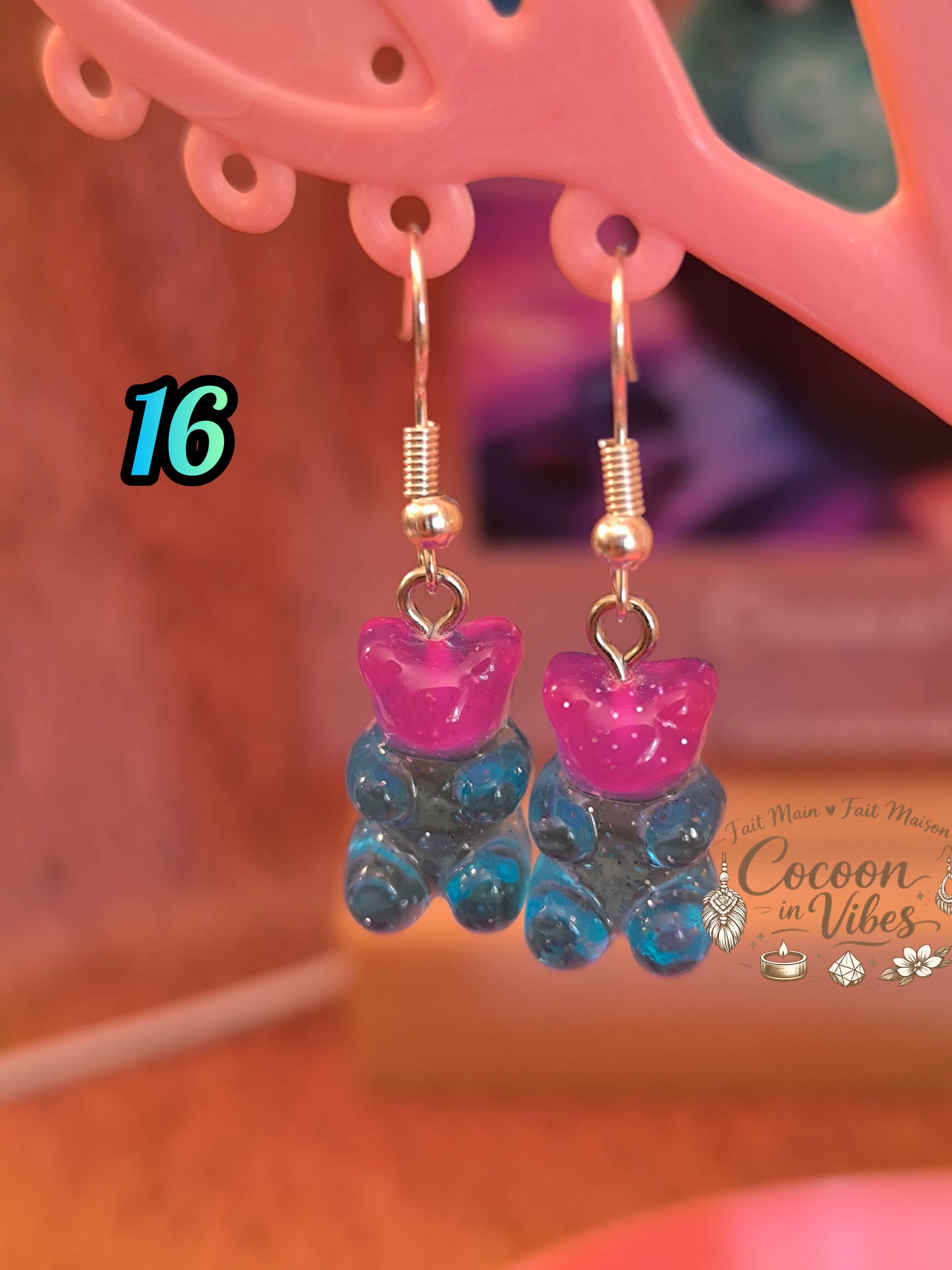 Boucles d’oreilles Nounours n°16 Fait Main – Fuchsia & Bleu Turquoise (Translucides & Pailletées)