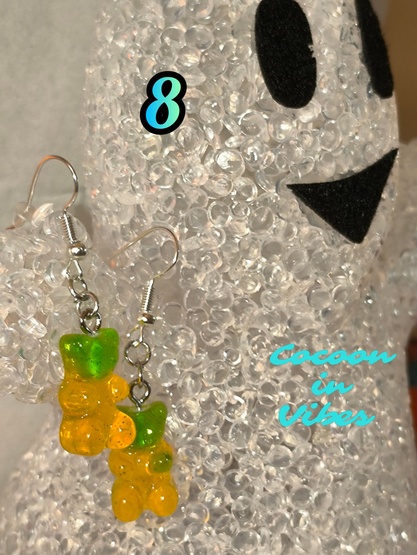 Boucles d’oreilles Nounours Gélifiés – N°8 Tête Verte → Corps Jaune Translucide Pailletée (Création artisanale Cocoon In Vibes)