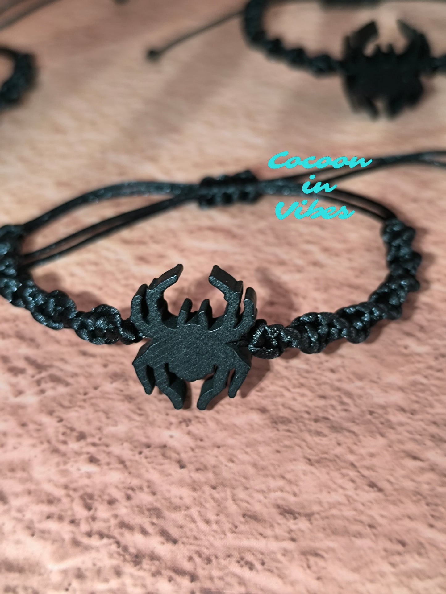 Bracelet Halloween – Macramé artisanal Cocoon in Vibes & Araignée mystique