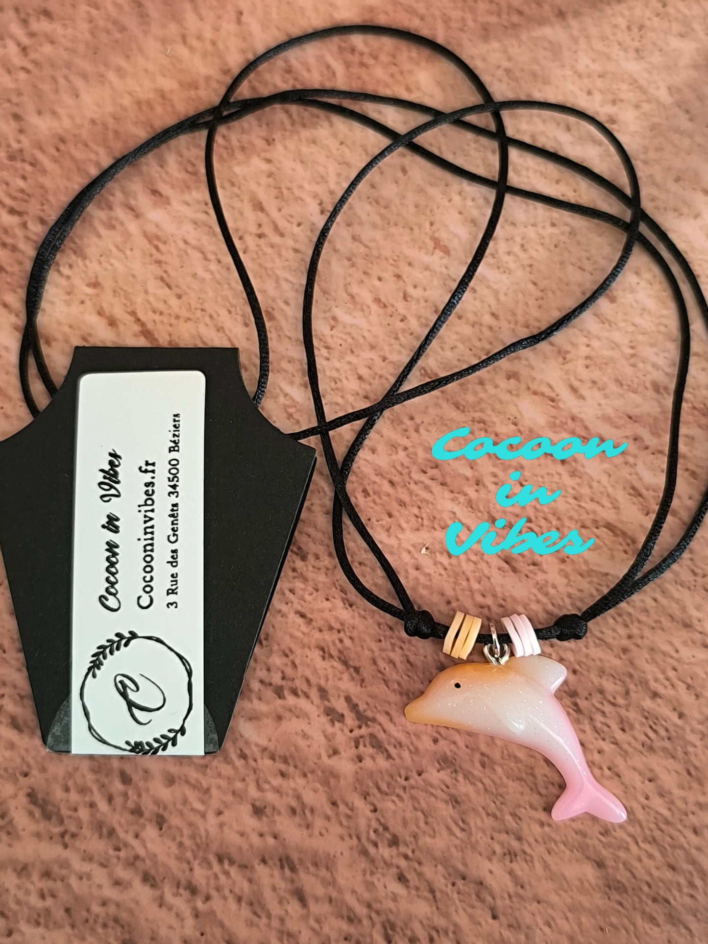 Collier Dauphin Dégradé aux couleurs acidulées – Création Artisanale Exclusive Cocoon in Vibes