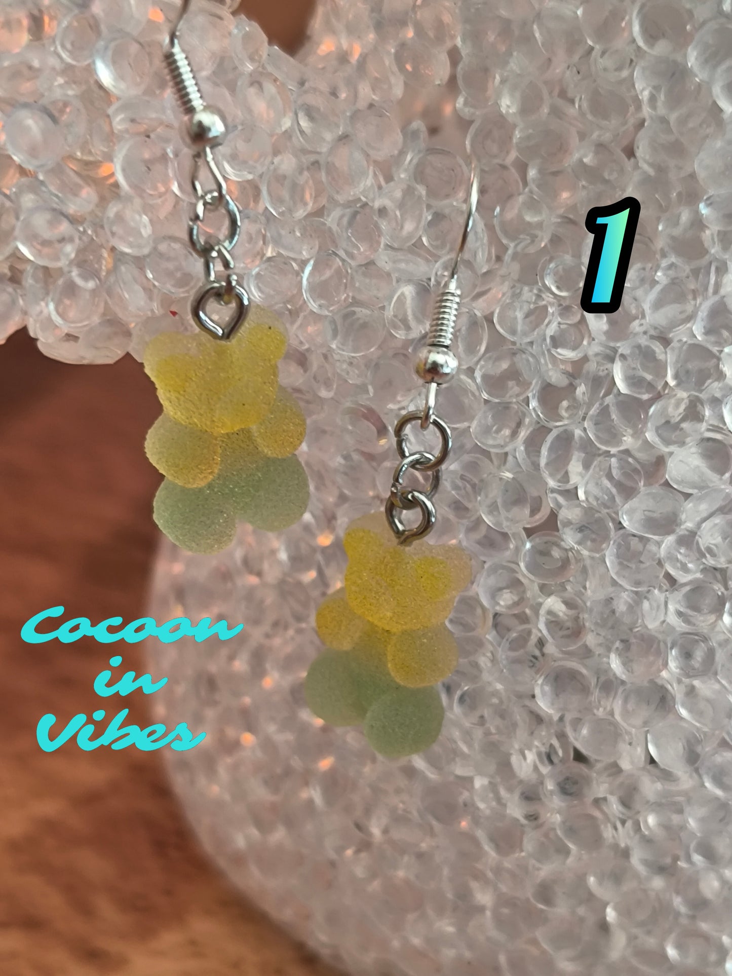 Boucles d’oreilles oursons “acidulés” n°1 – Jaune → Vert (effet sucre givré)