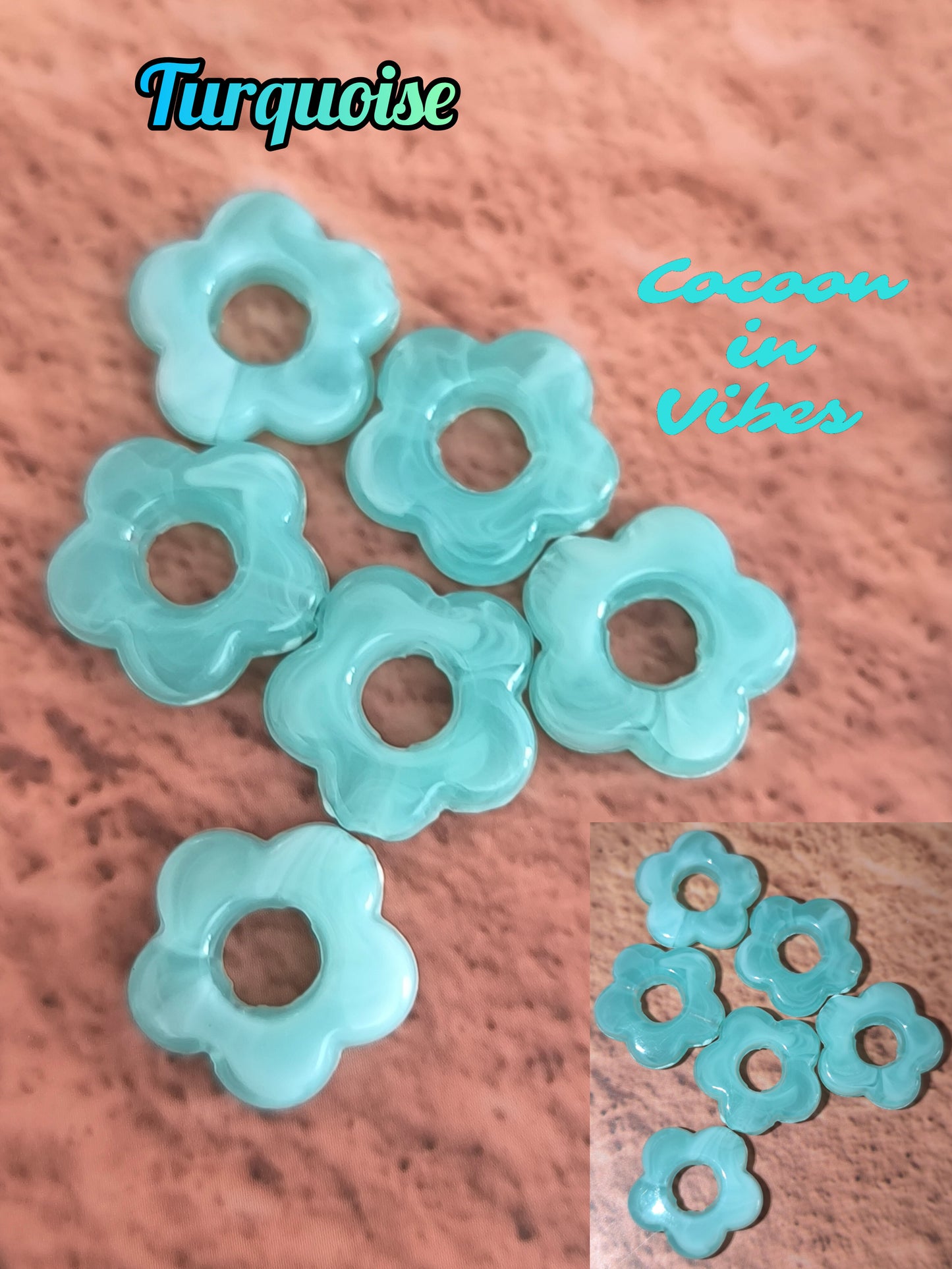 Boucles d’oreilles créoles artisanales – Fleur marbrée