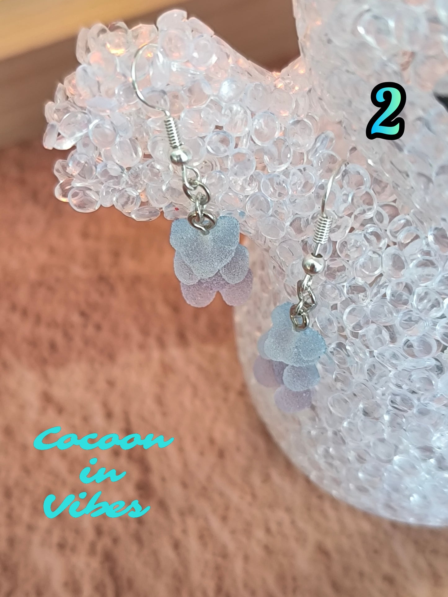 Boucles d’oreilles oursons “acidulés” n°2 – Bleu → Violet (effet sucre givré)