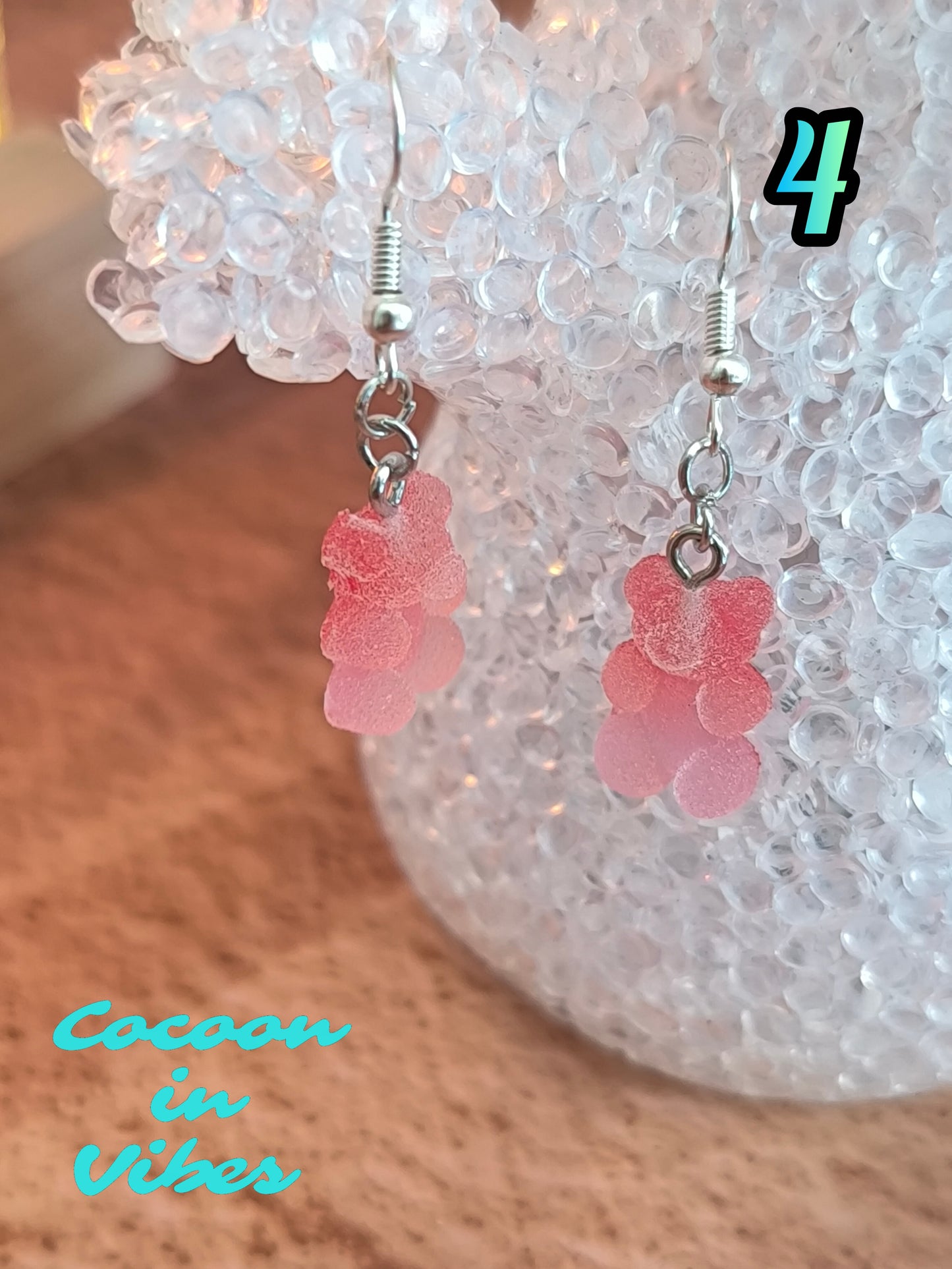 Boucles d’oreilles oursons “acidulés” n°4 – Rouge → Rose clair (effet sucre givré)