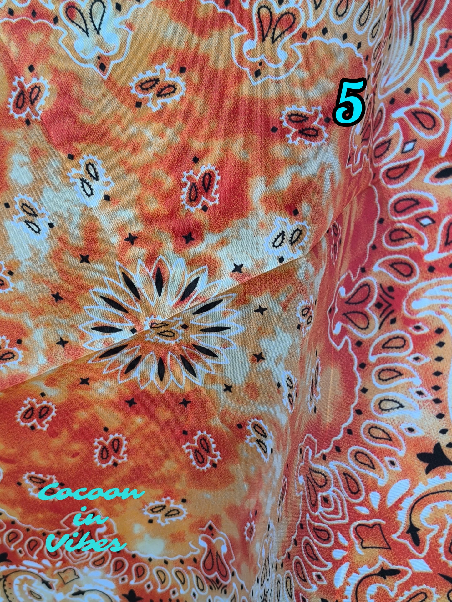 Les Bandanas Tie & Dye â Quand les couleurs dansent