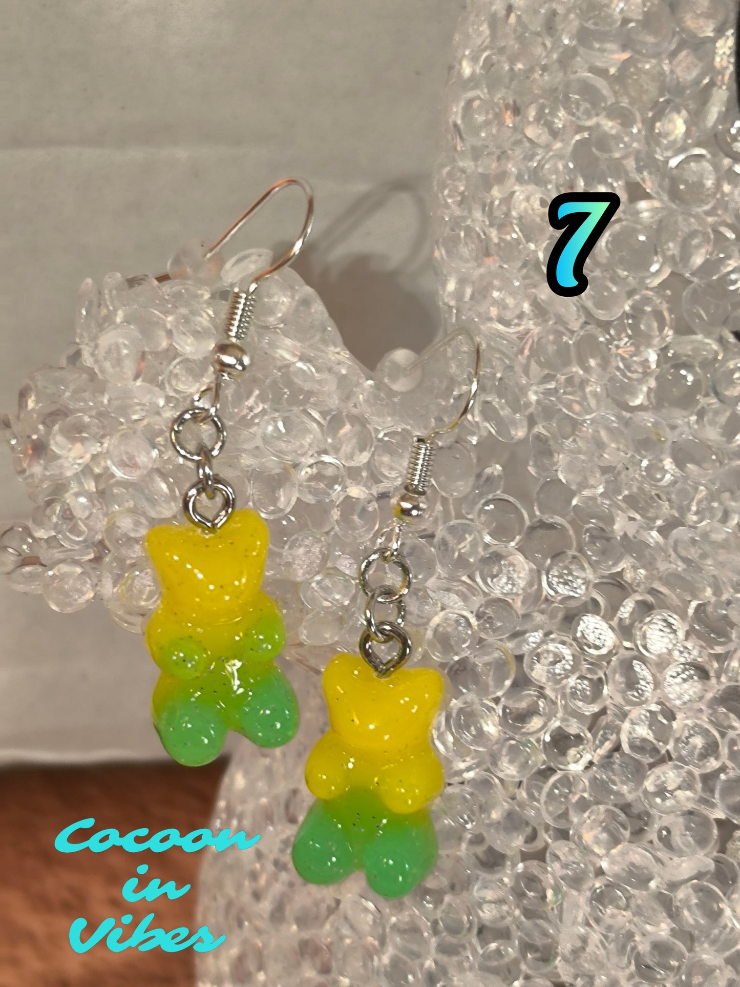 Boucles d’oreilles Nounours Gélifiés – N°7 Jaune → Vert Opaque Pailletée (Création artisanale Cocoon In Vibes)