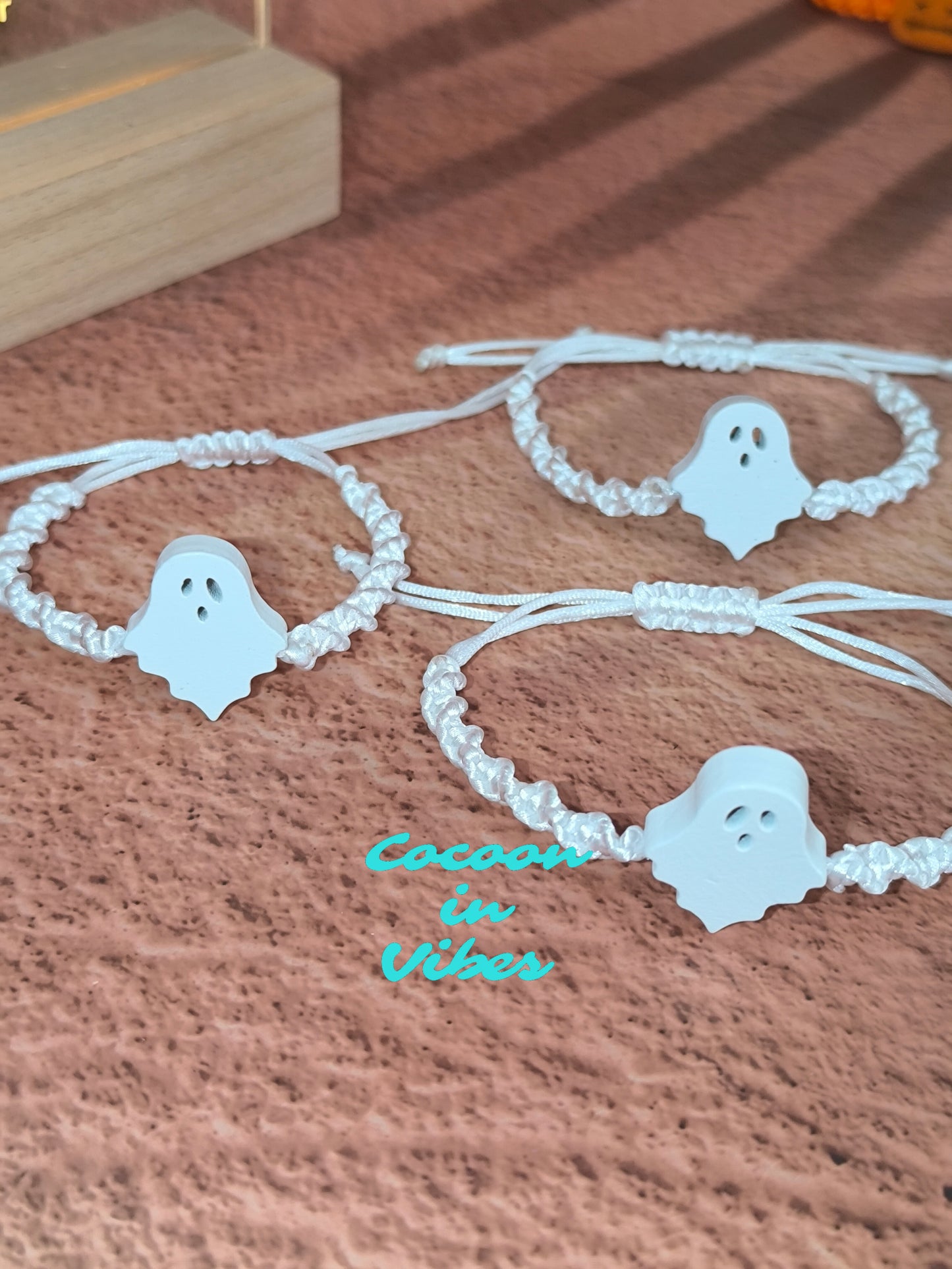 Bracelet Fantôme en Macramé – Artisanat fait main par Cocoon in Vibes