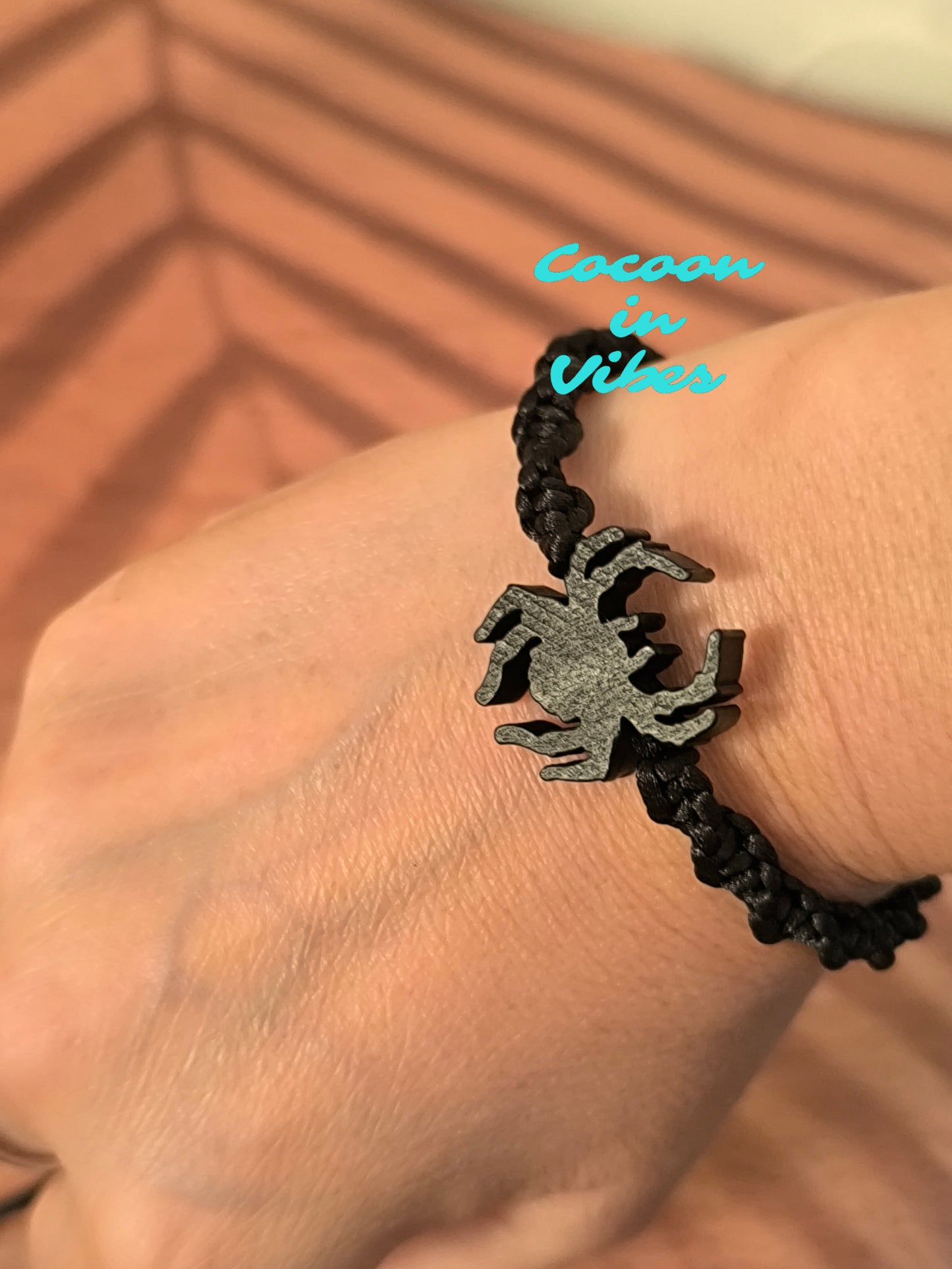 Bracelet Halloween – Macramé artisanal Cocoon in Vibes & Araignée mystique