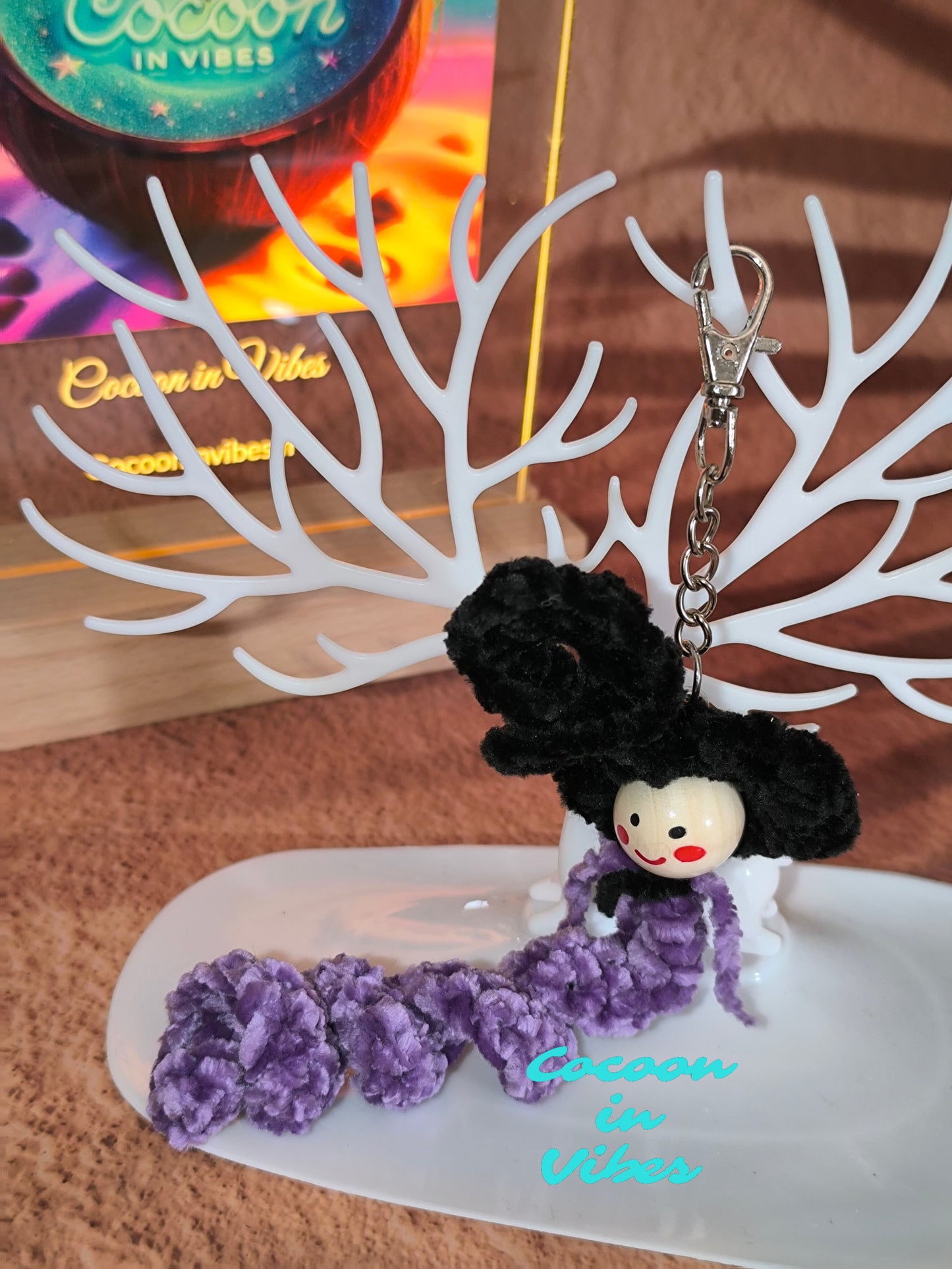 Sorcière Chenille : Bijou de sac artisanal / Porte clé - Modèle Unique