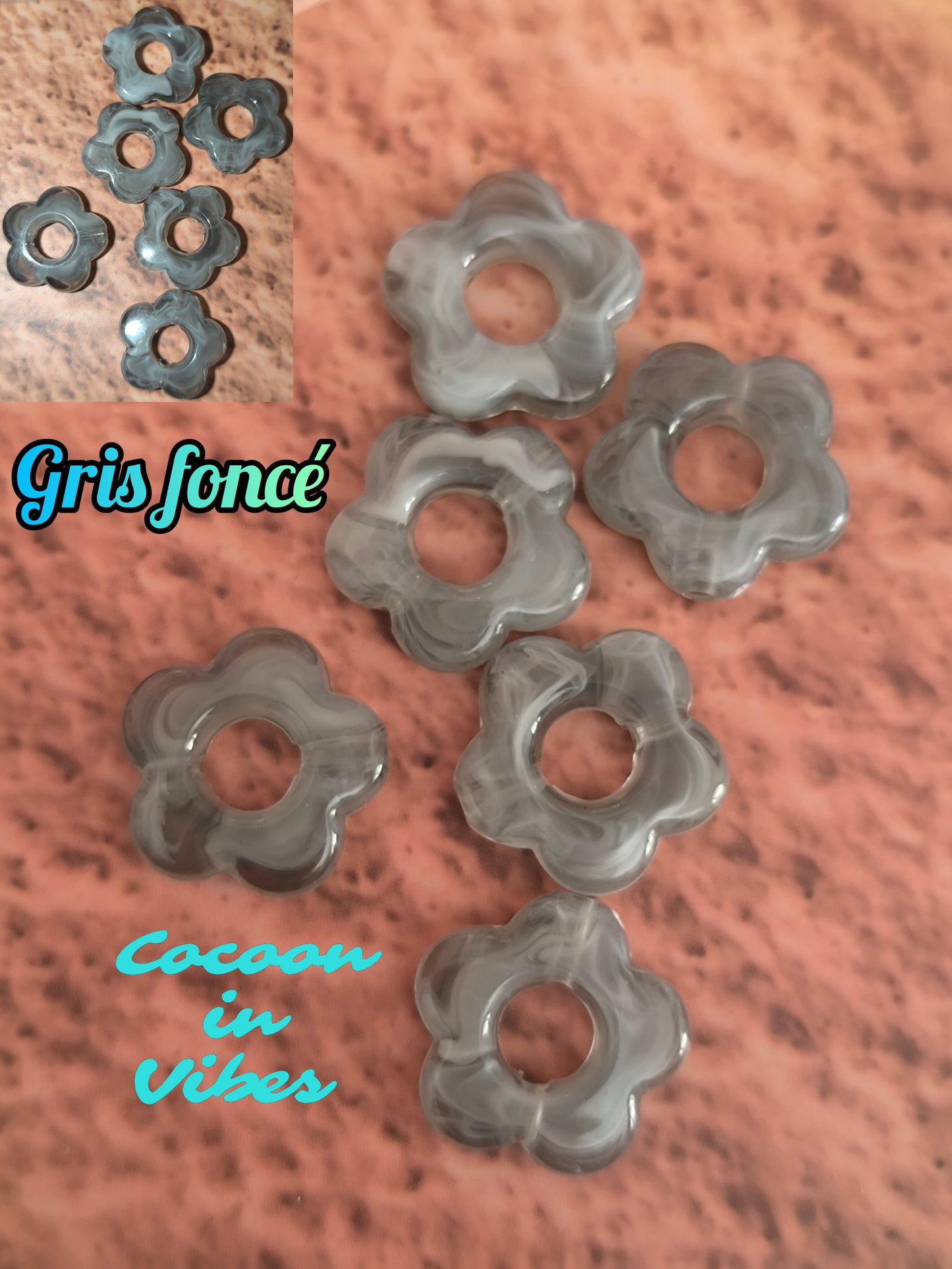 Boucles d’oreilles créoles artisanales – Fleur marbrée