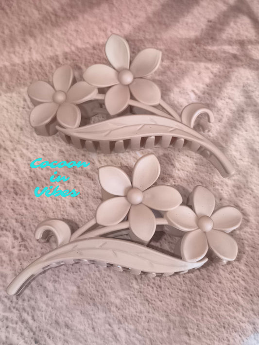 Grande pince à cheveux Duo de Fleurs – Coloris Caramel (11,5 cm x 5,5 cm)