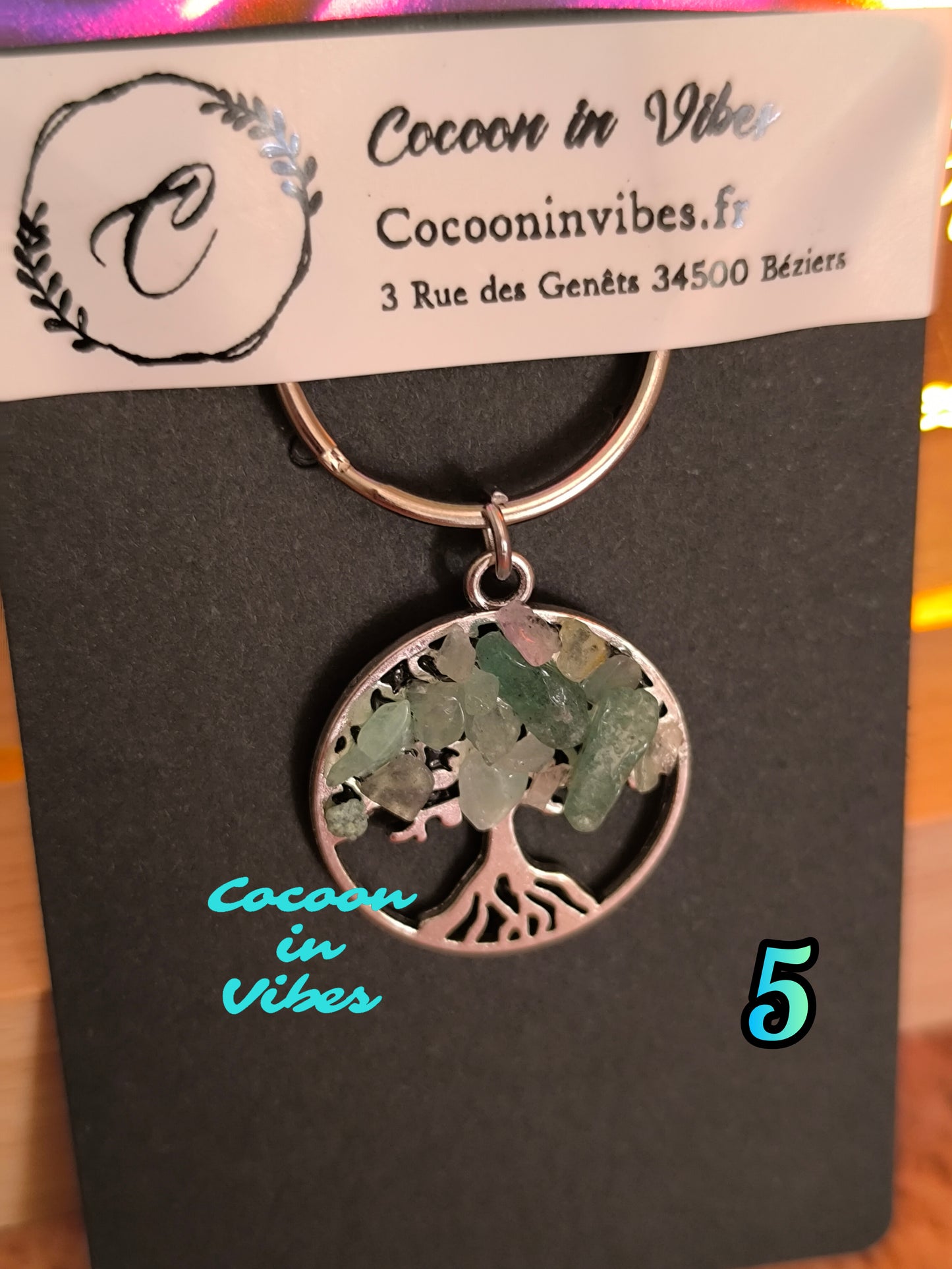Porte-clés Arbre de Vie & pierres colorées – Un éclat de symbolique à emporter partout