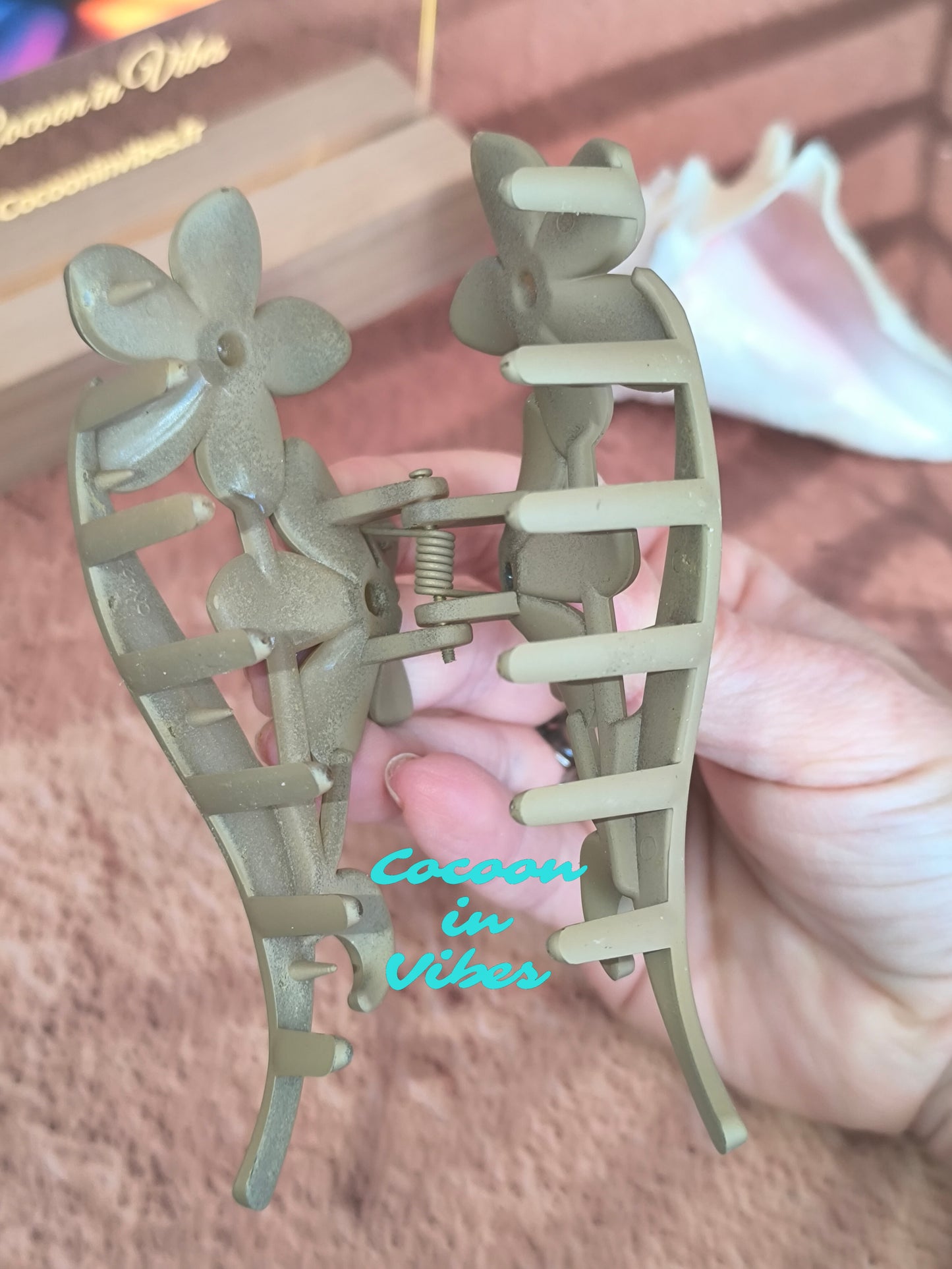 Grande pince à cheveux Duo de Fleurs – Coloris Cappuccino (11,5 cm x 5,5 cm)