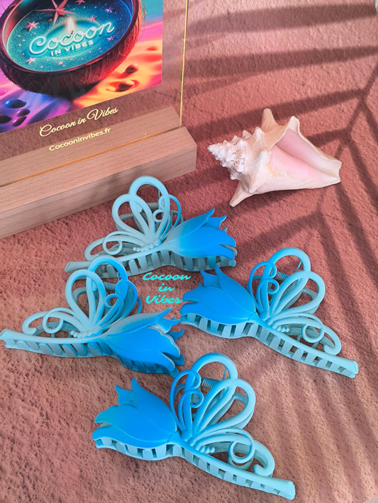 Grande pince à cheveux Papillon Tulipe – Dégradé bleu profond & bleu clair turquoise (11 cm x 5,5 cm)