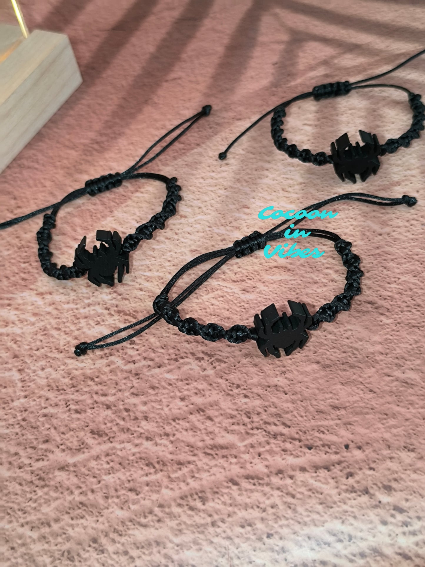 Bracelet Halloween – Macramé artisanal Cocoon in Vibes & Araignée mystique