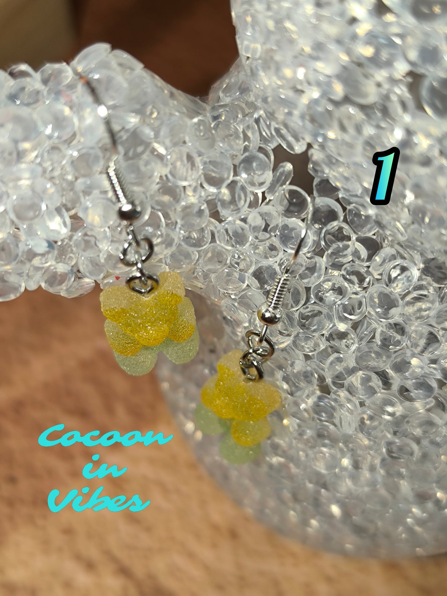 Boucles d’oreilles oursons “acidulés” n°1 – Jaune → Vert (effet sucre givré)