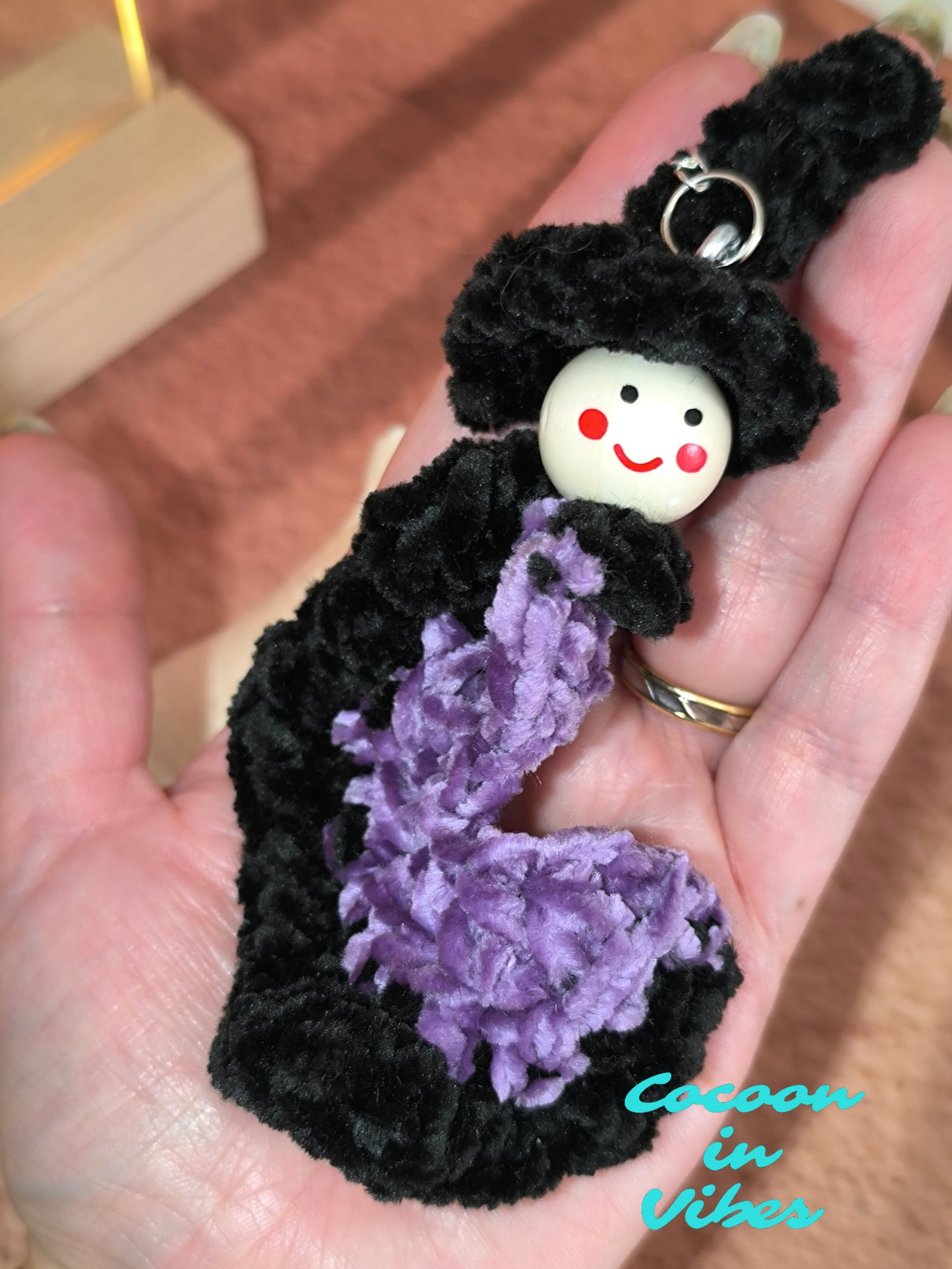 Sorcière Élégante : Bijou de sac artisanal / Porte clé - Modèle Unique
