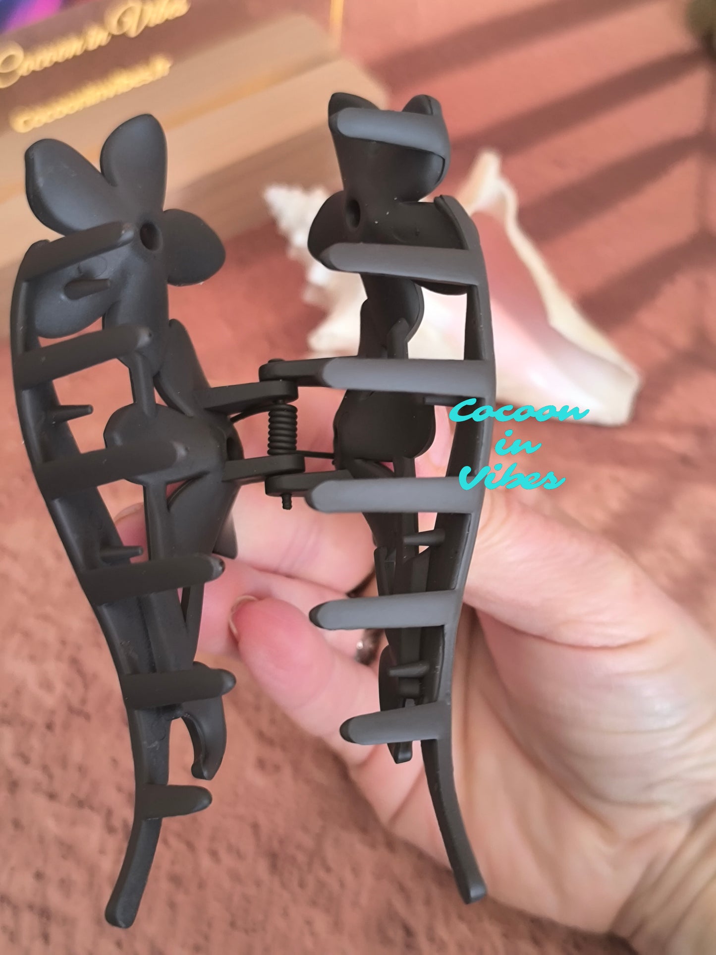 Grande pince à cheveux Duo de Fleurs – Coloris Chocolat (11,5 cm x 5,5 cm)