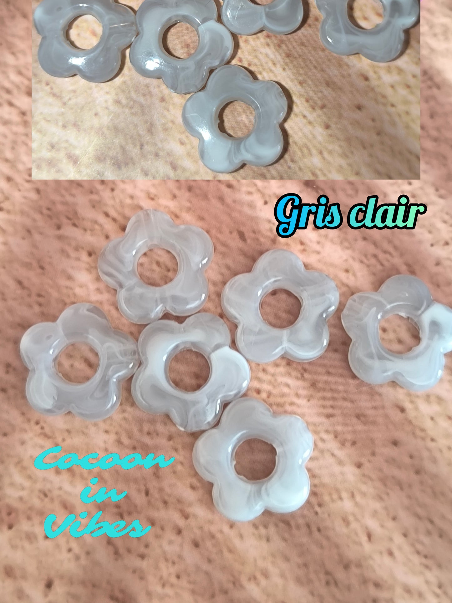 Boucles d’oreilles créoles artisanales – Fleur marbrée