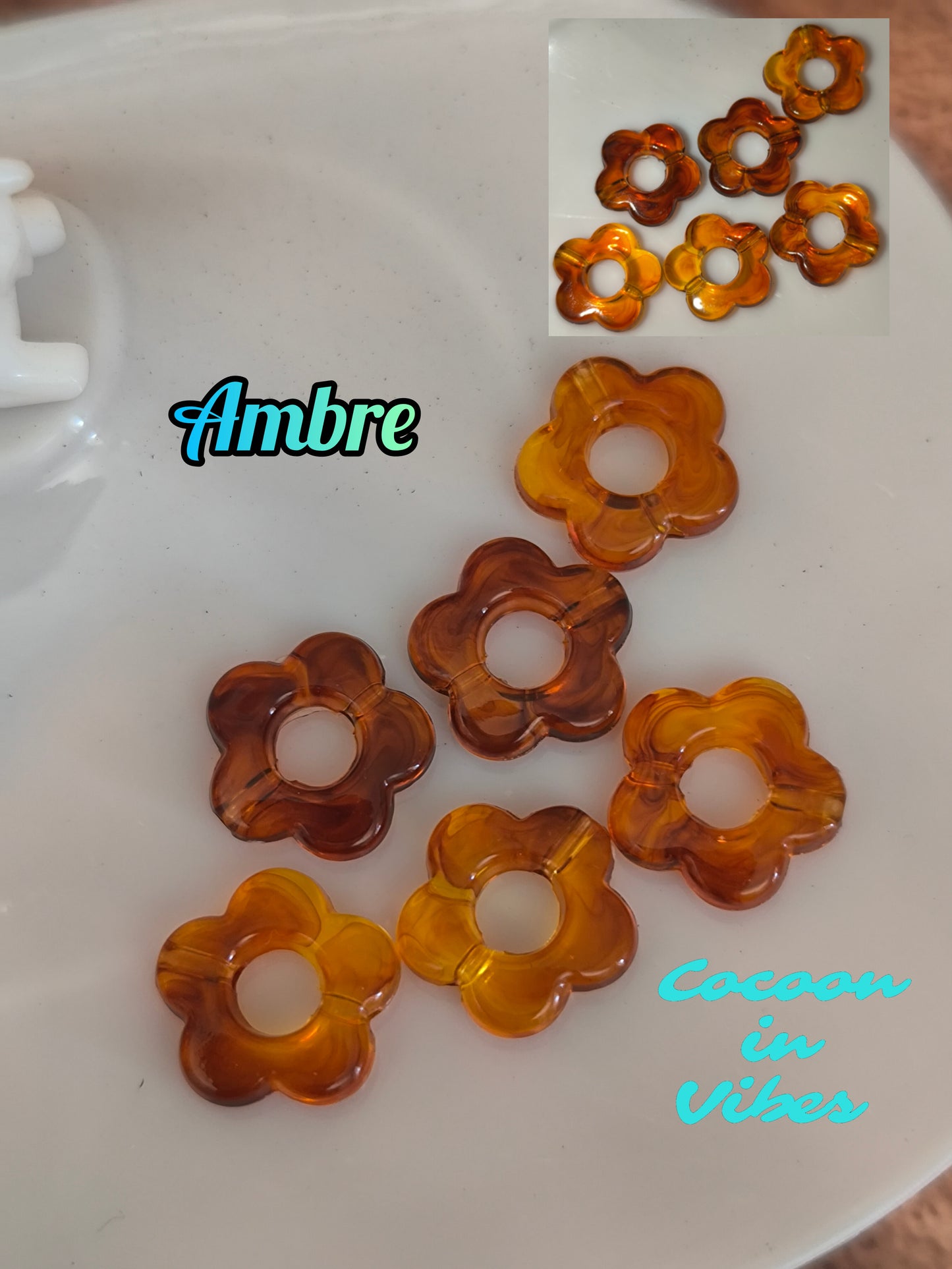 Boucles d’oreilles créoles artisanales – Fleur marbrée