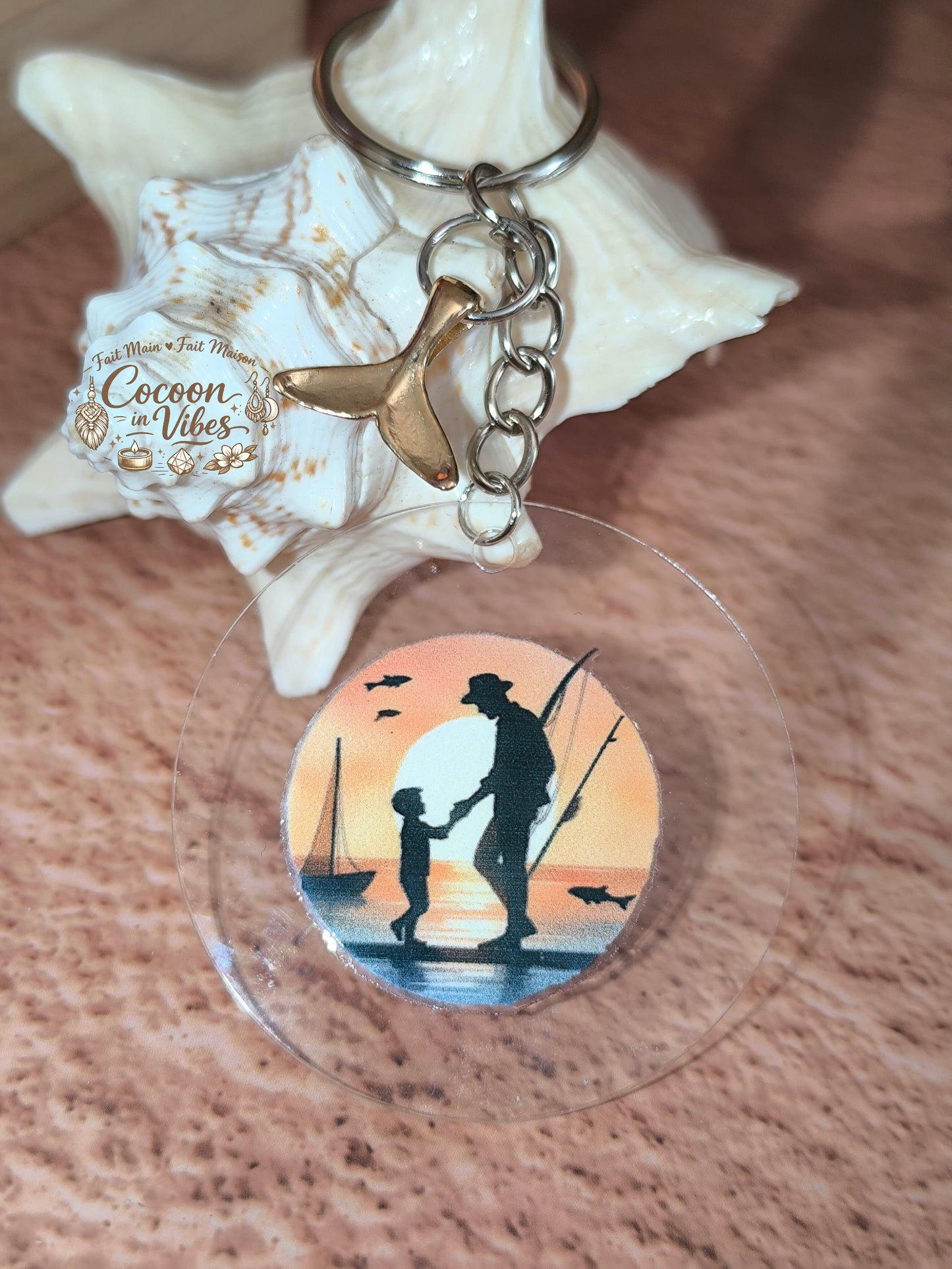 Porte-clé “Papa Pêcheur au coucher du soleil” – Modèle unique fait main