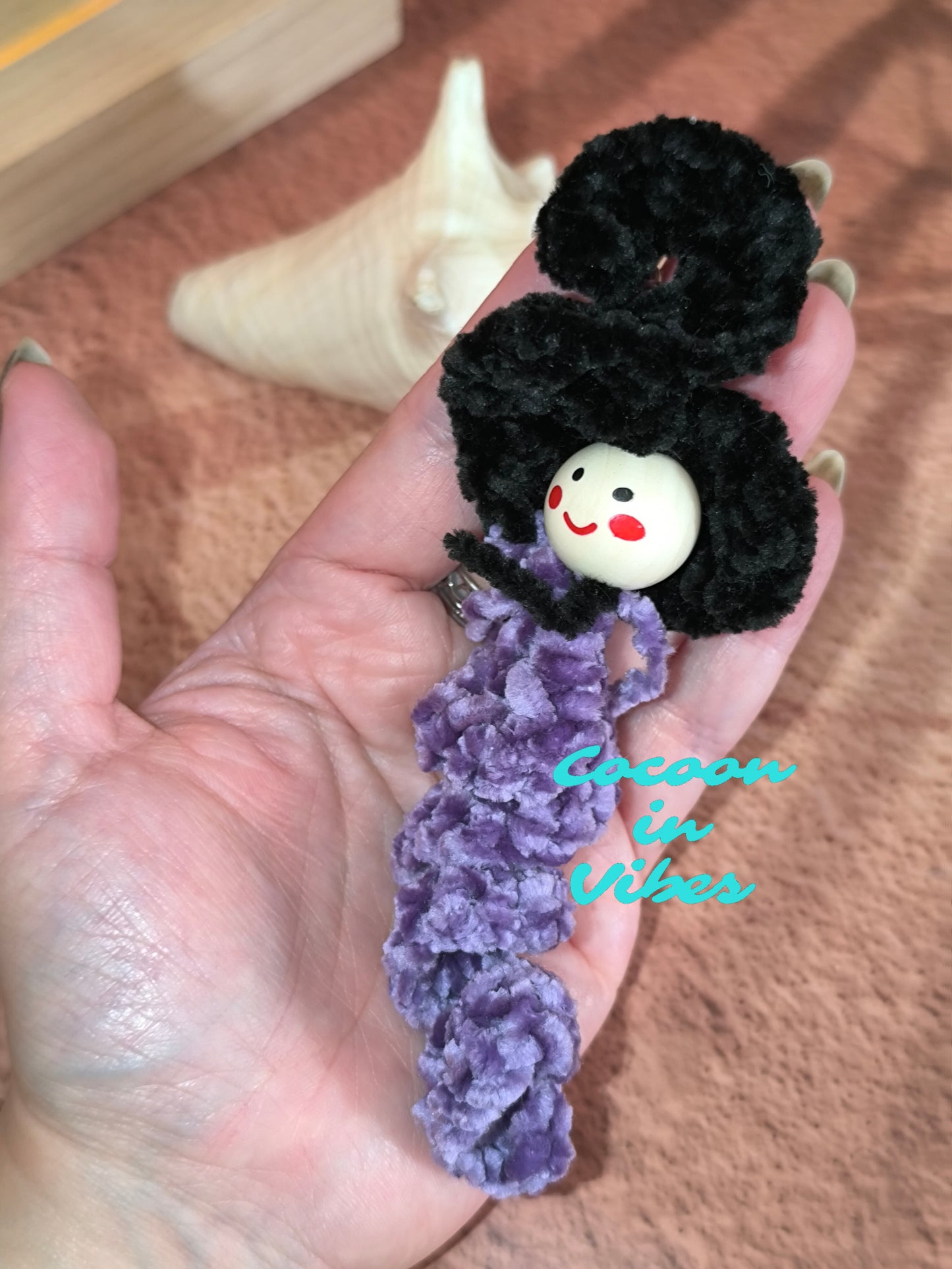Sorcière Chenille : Bijou de sac artisanal / Porte clé - Modèle Unique