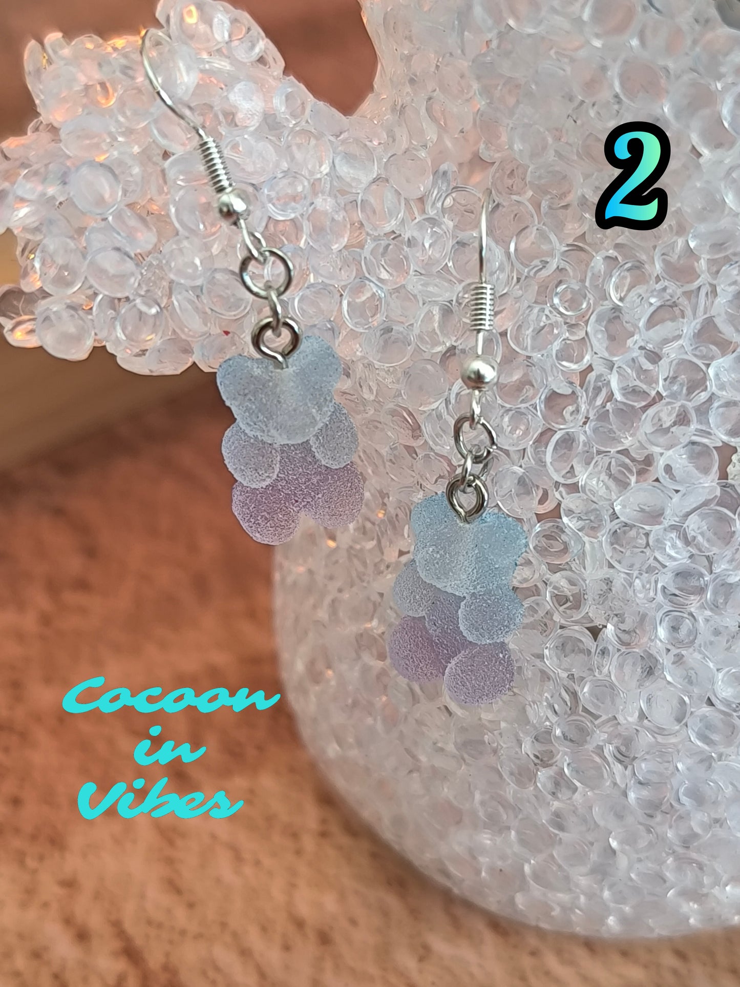 Boucles d’oreilles oursons “acidulés” n°2 – Bleu → Violet (effet sucre givré)