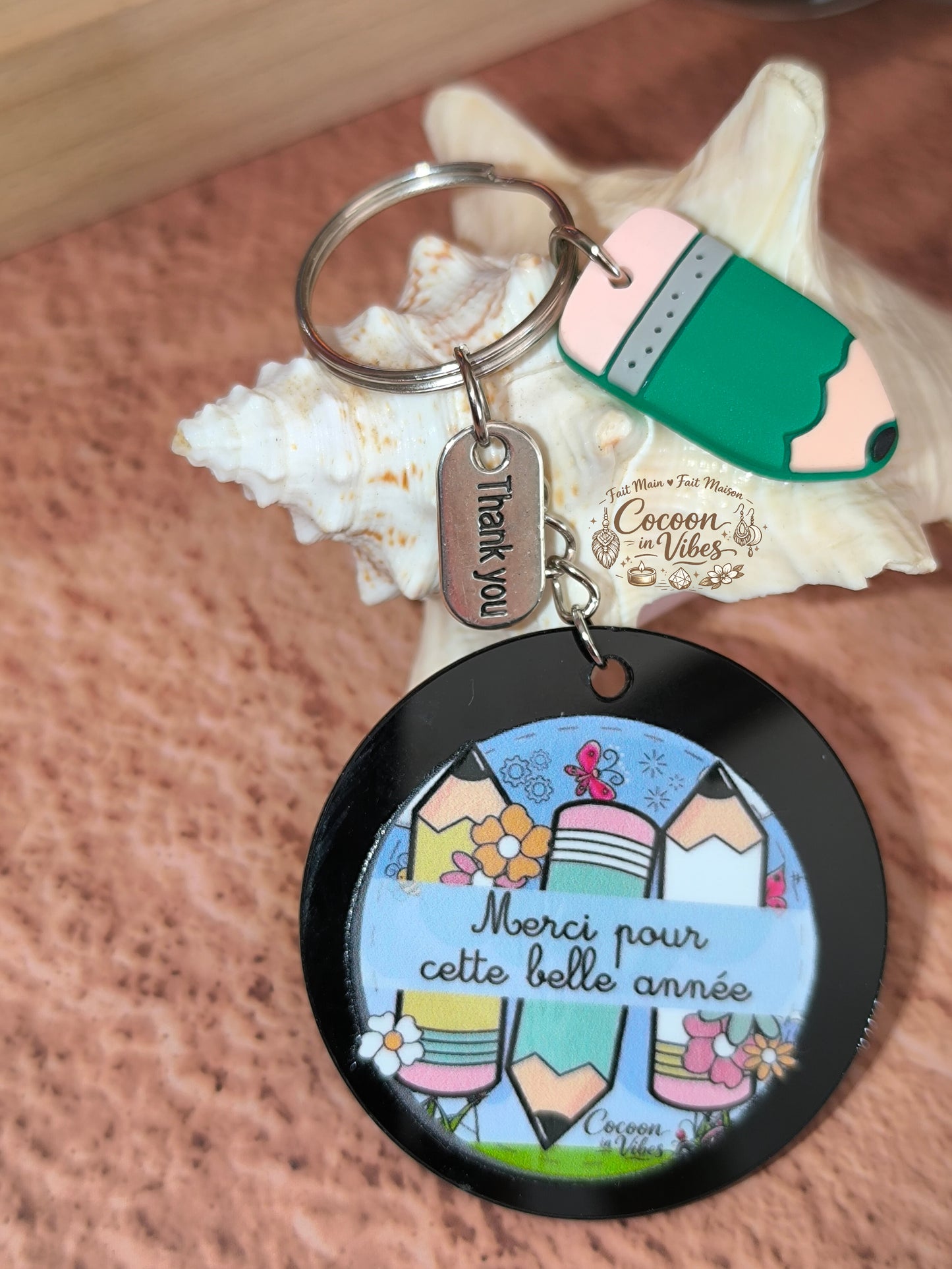 Porte-clé “Merci pour cette belle année – Les crayons colorés” – Modèle unique fait main