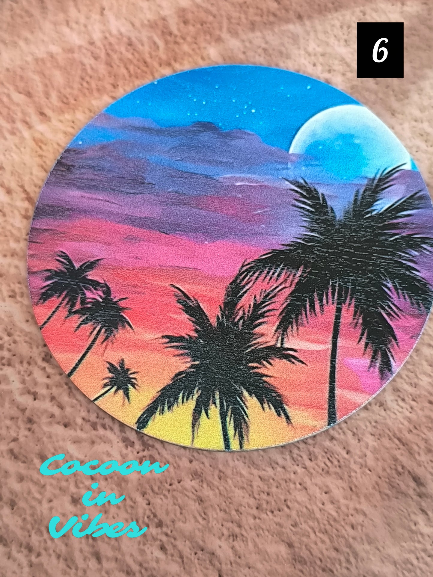 Dessous de Tasse "Sunset Palms" – Le soleil se couche, la magie opère…