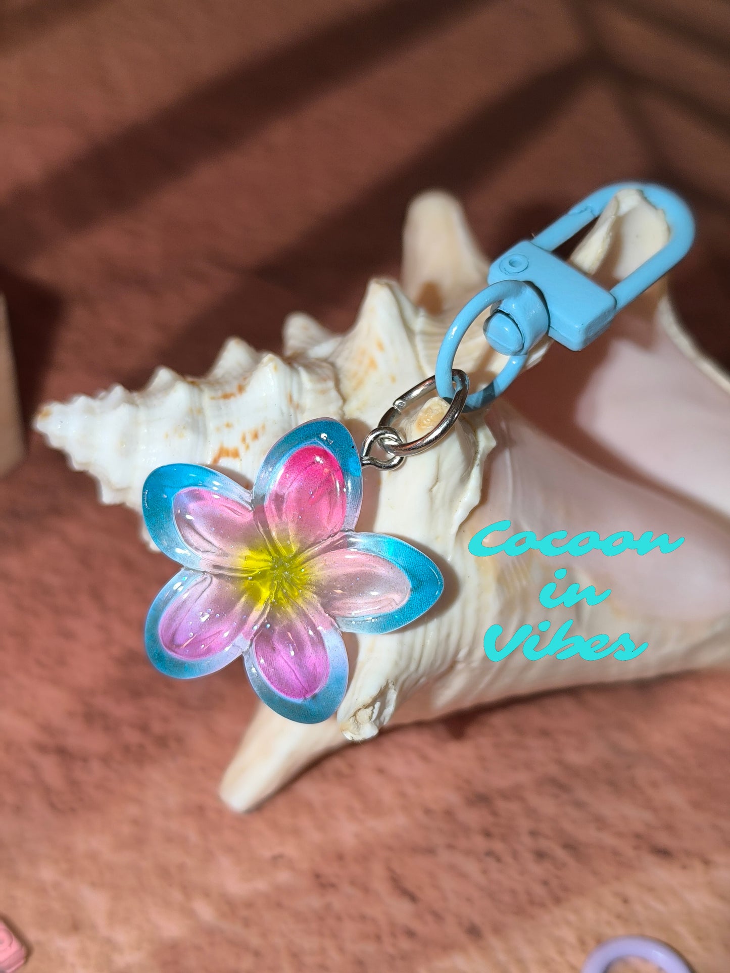 Bijoux de sac / Porte-clés Fleur de Monoï Multicolore - Éclat des îles au bout de vos clés