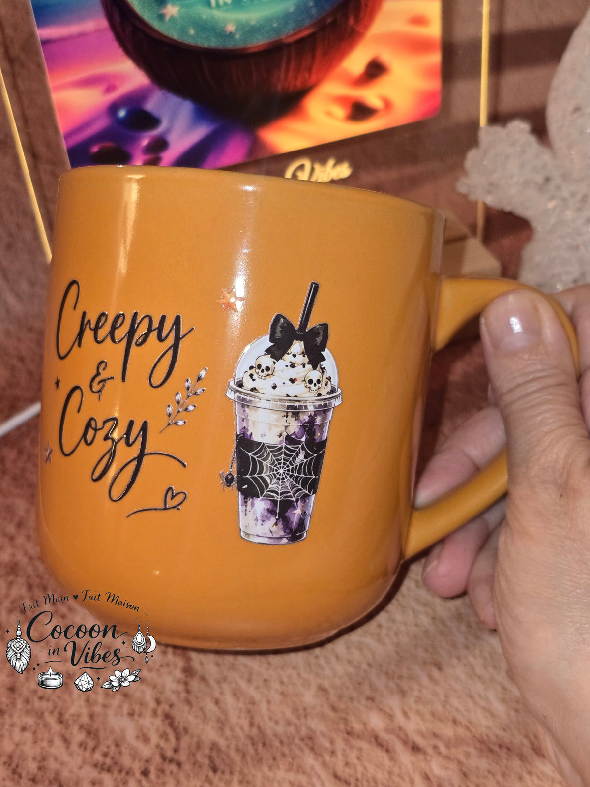 Mug Artisanal XXL Orange "Creepy & Cozy" Halloween & Automne (400 ml) – Pièce unique Cocoon in Vibes