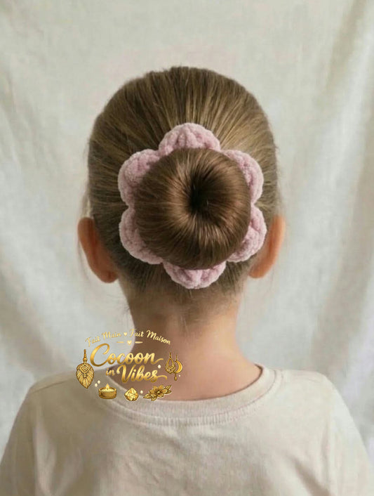Chouchou Fleur 6 Pétales Tout Doux – Création artisanale au crochet Cocoon in Vibes
