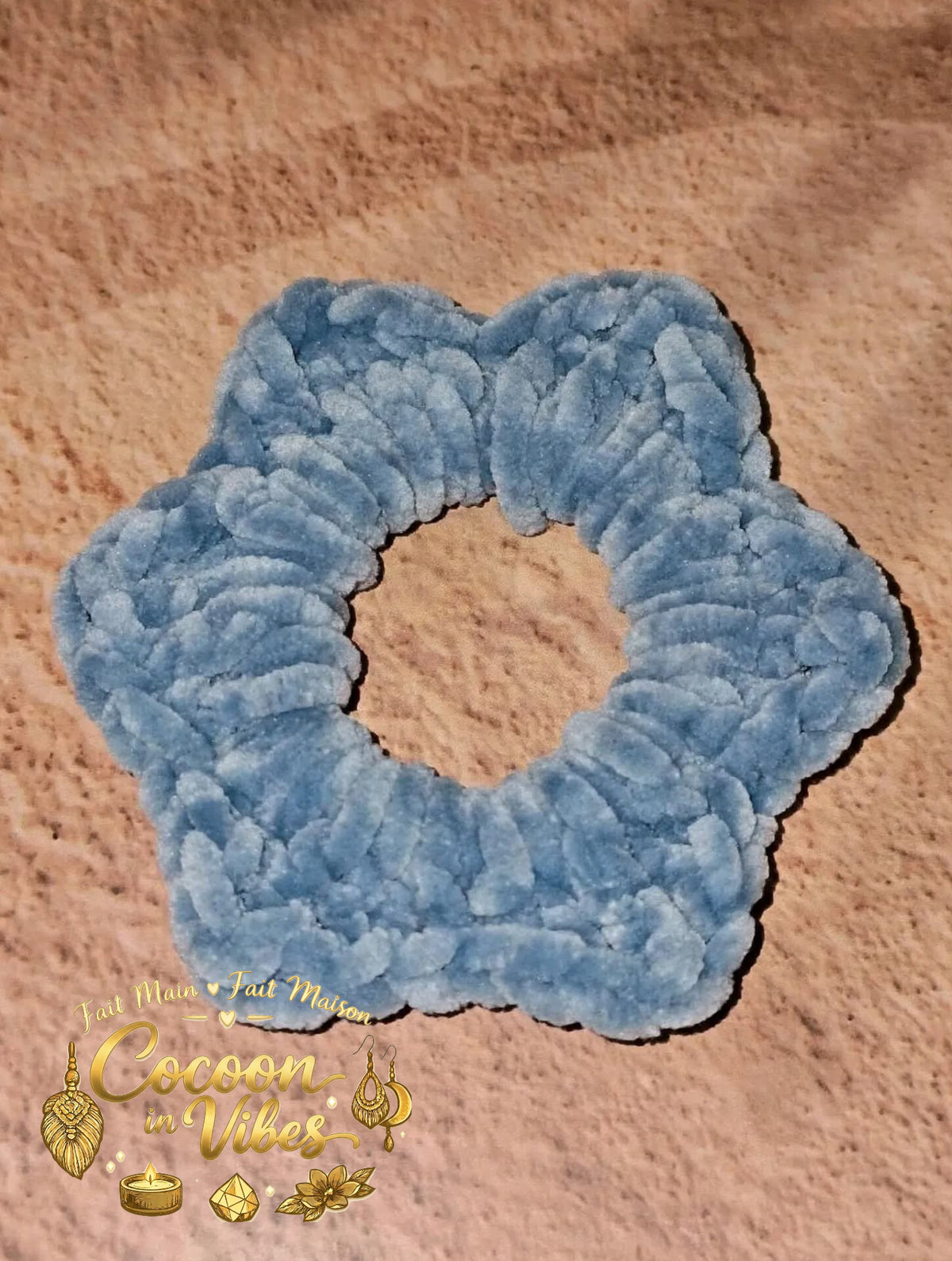 Chouchou Fleur 6 Pétales Tout Doux – Création artisanale au crochet Cocoon in Vibes