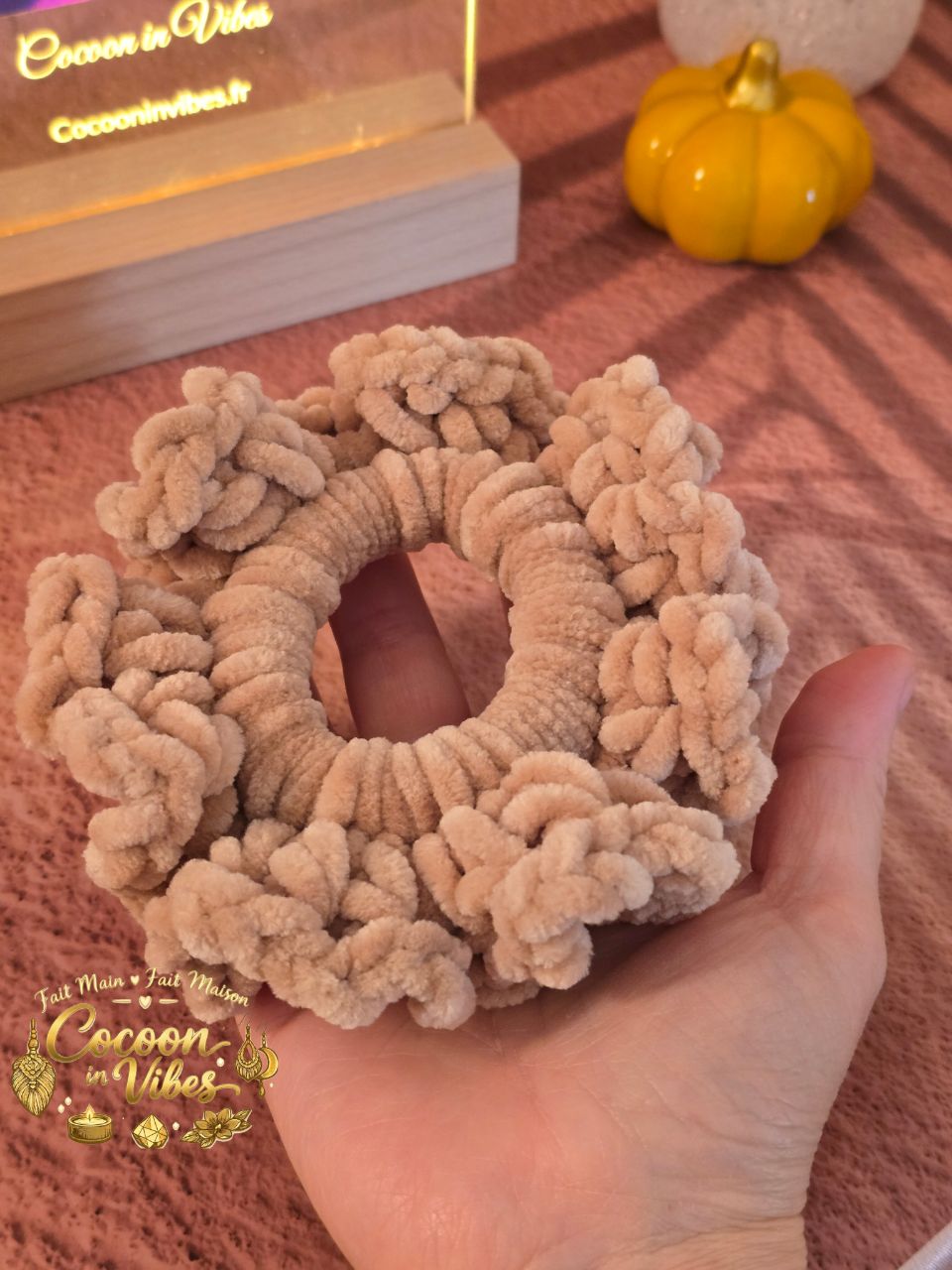 Chouchou Froufrou Tout Doux XXL - Création artisanale au crochet Cocoon in Vibes