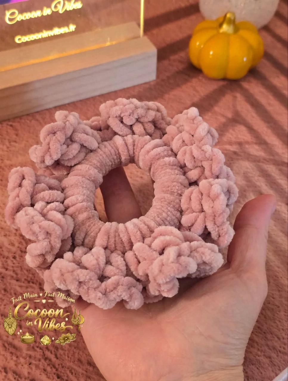 Chouchou Froufrou Tout Doux XXL - Création artisanale au crochet Cocoon in Vibes