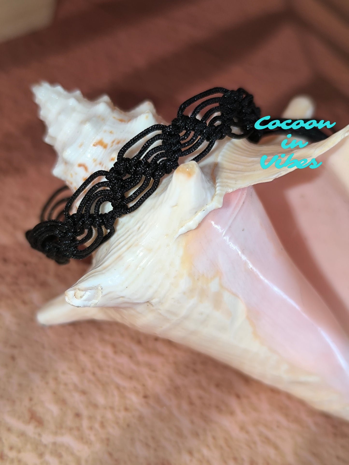 Bracelet “Dentelle Fine” en macramé  – Entièrement réalisé à la main