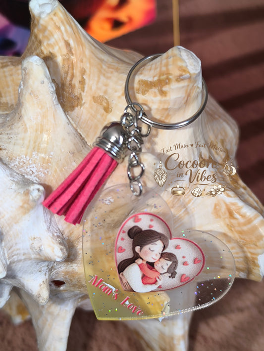 Porte-clé cœur transparent “Fête des Mères – Mom’s Love – Lien Précieux” – Maman & enfant enlacés – Franges suédine assorties – Modèle unique