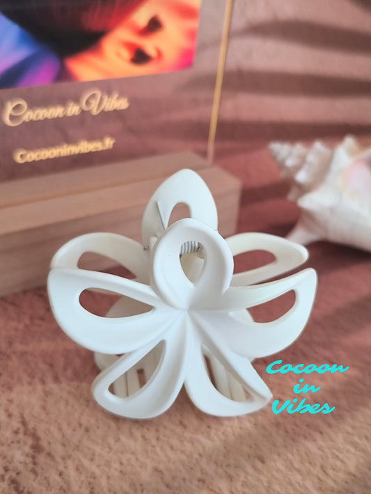 Grande pince à cheveux Monoï Ajouré – Coloris Chantilly (8 cm x 7 cm)