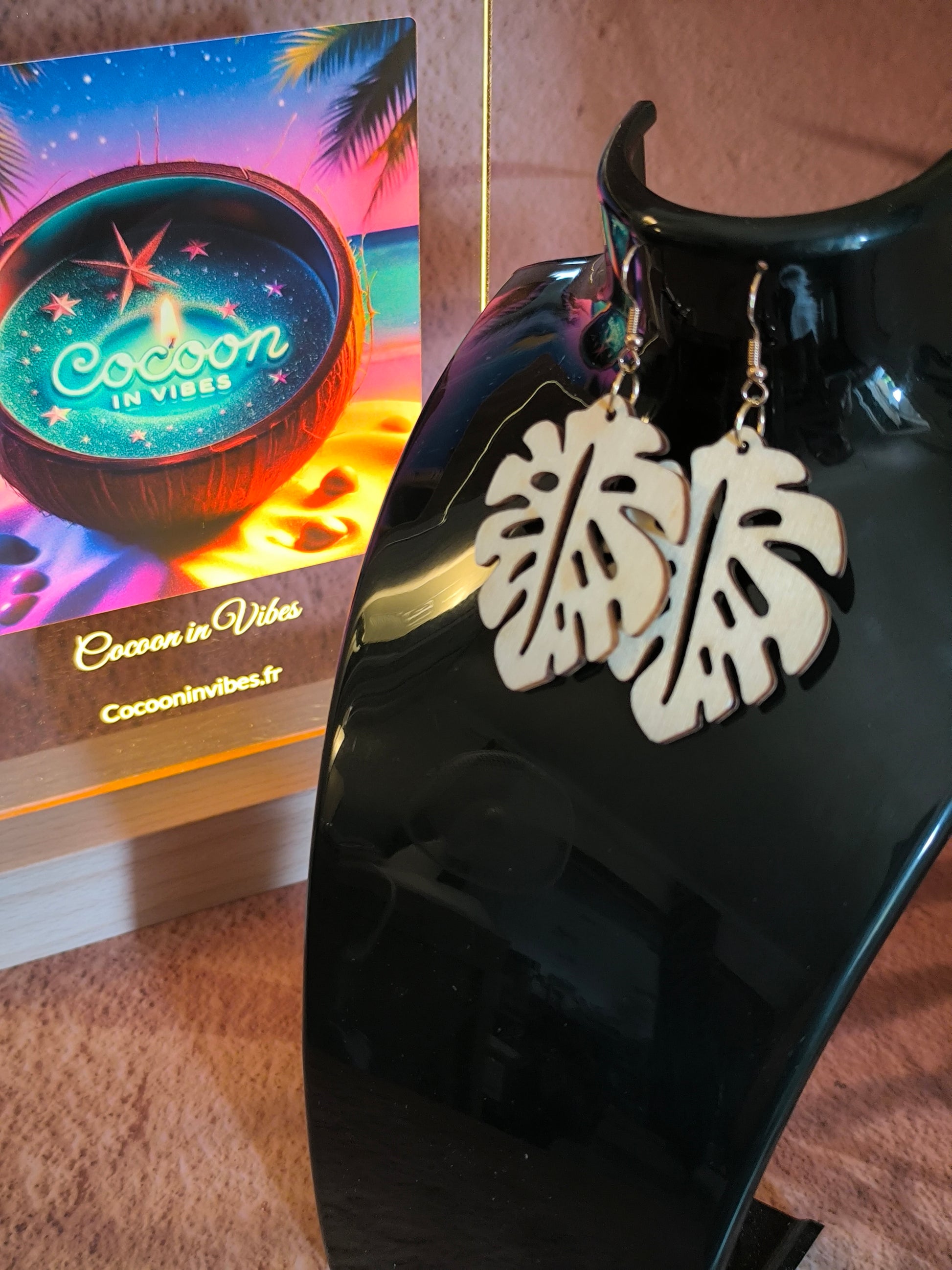 Boucles d’Oreilles Feuilles Tropicales – L’évasion au bout des oreilles