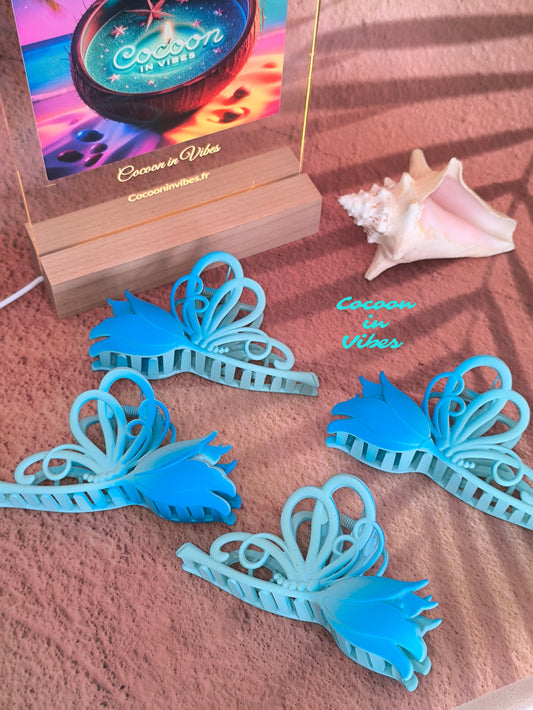 Grande pince à cheveux Papillon Tulipe – Dégradé bleu profond & bleu clair turquoise (11 cm x 5,5 cm)