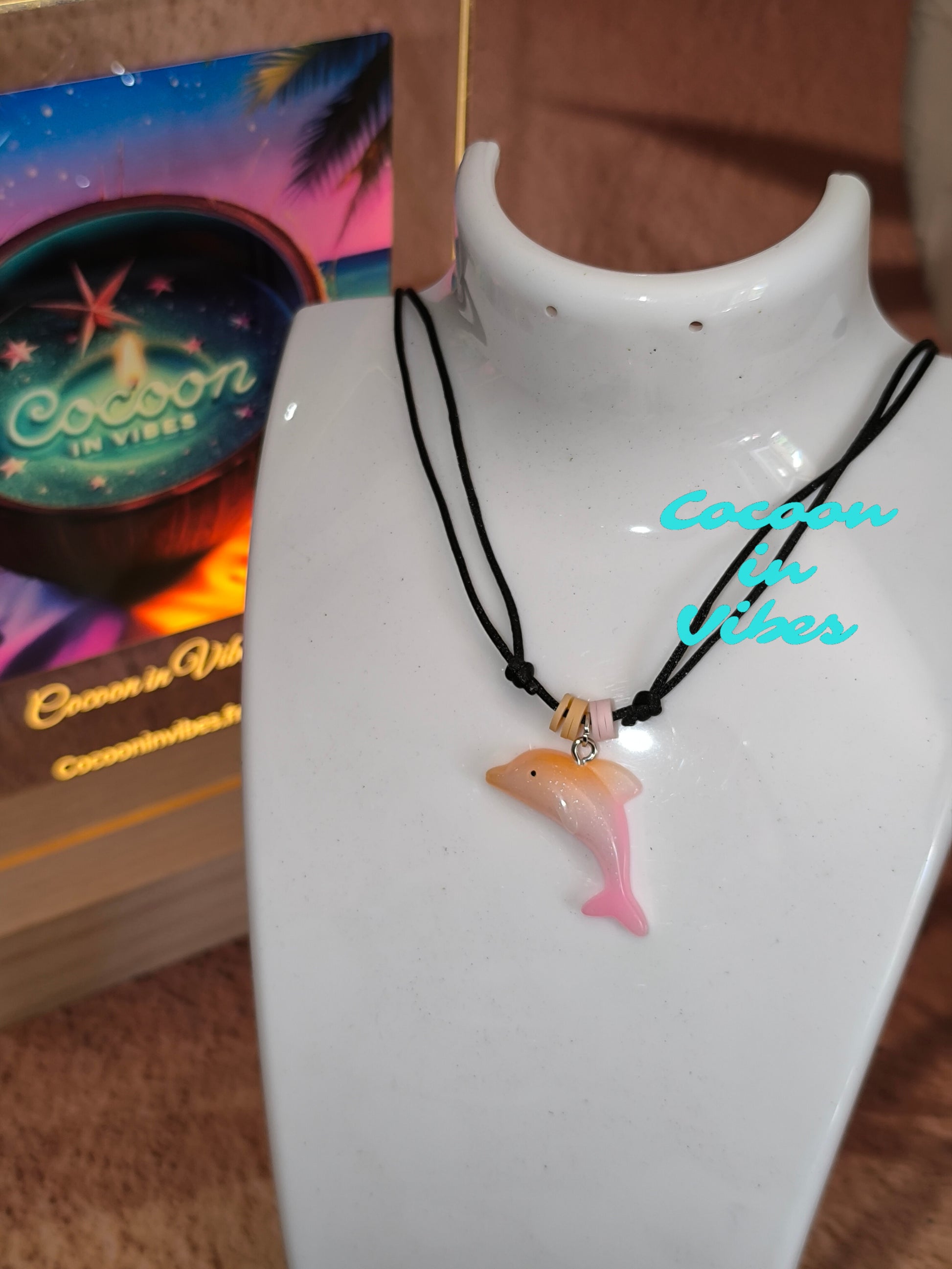 Collier Dauphin Dégradé aux couleurs acidulées – Création Artisanale Exclusive Cocoon in Vibes